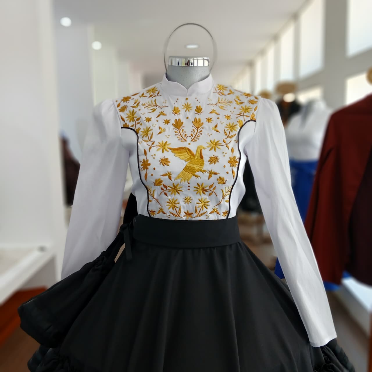 ADELITA TENANGOS ESCENCIAL ORO