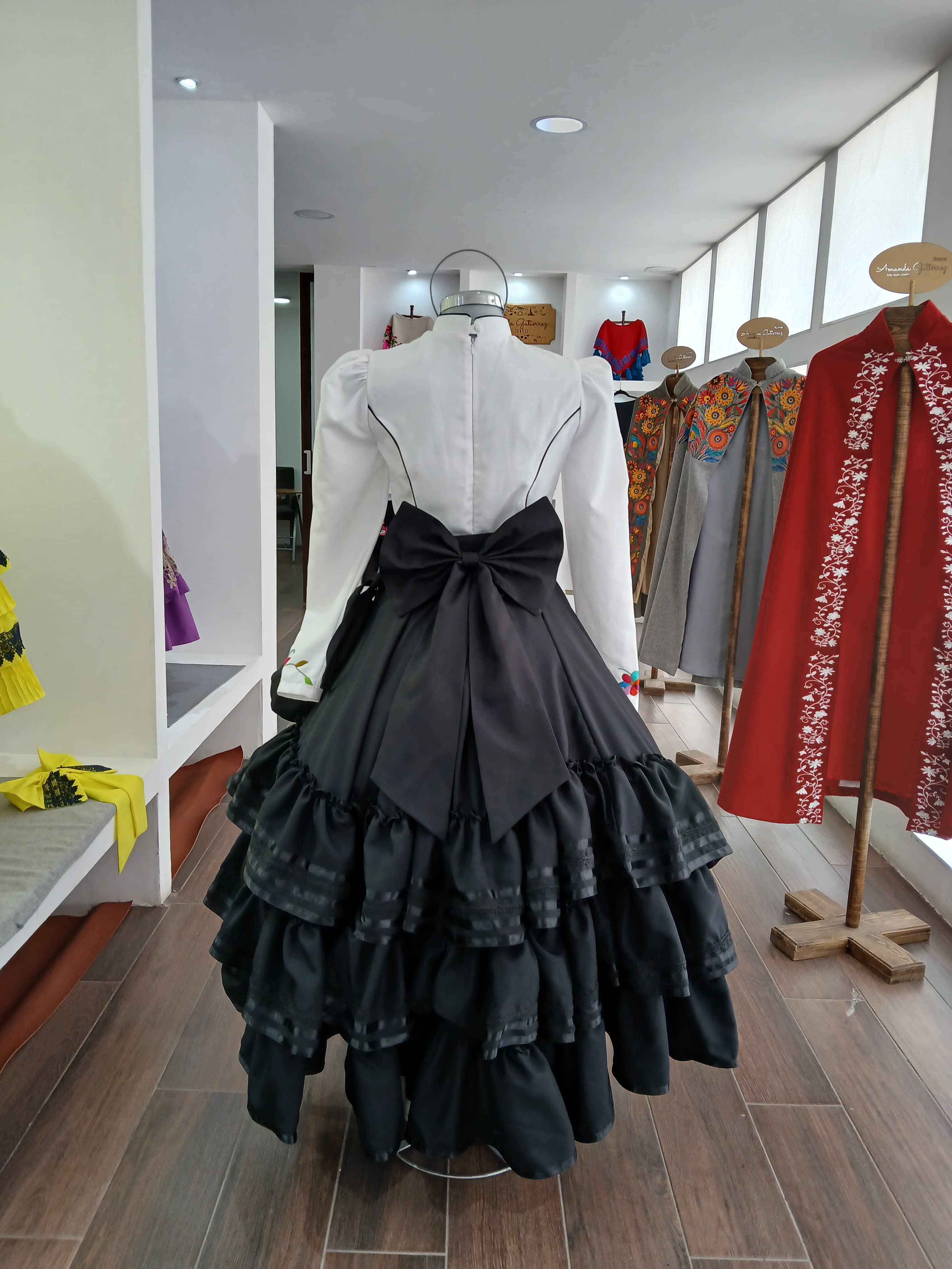 ADELITA TENANGOS ESCENCIAL