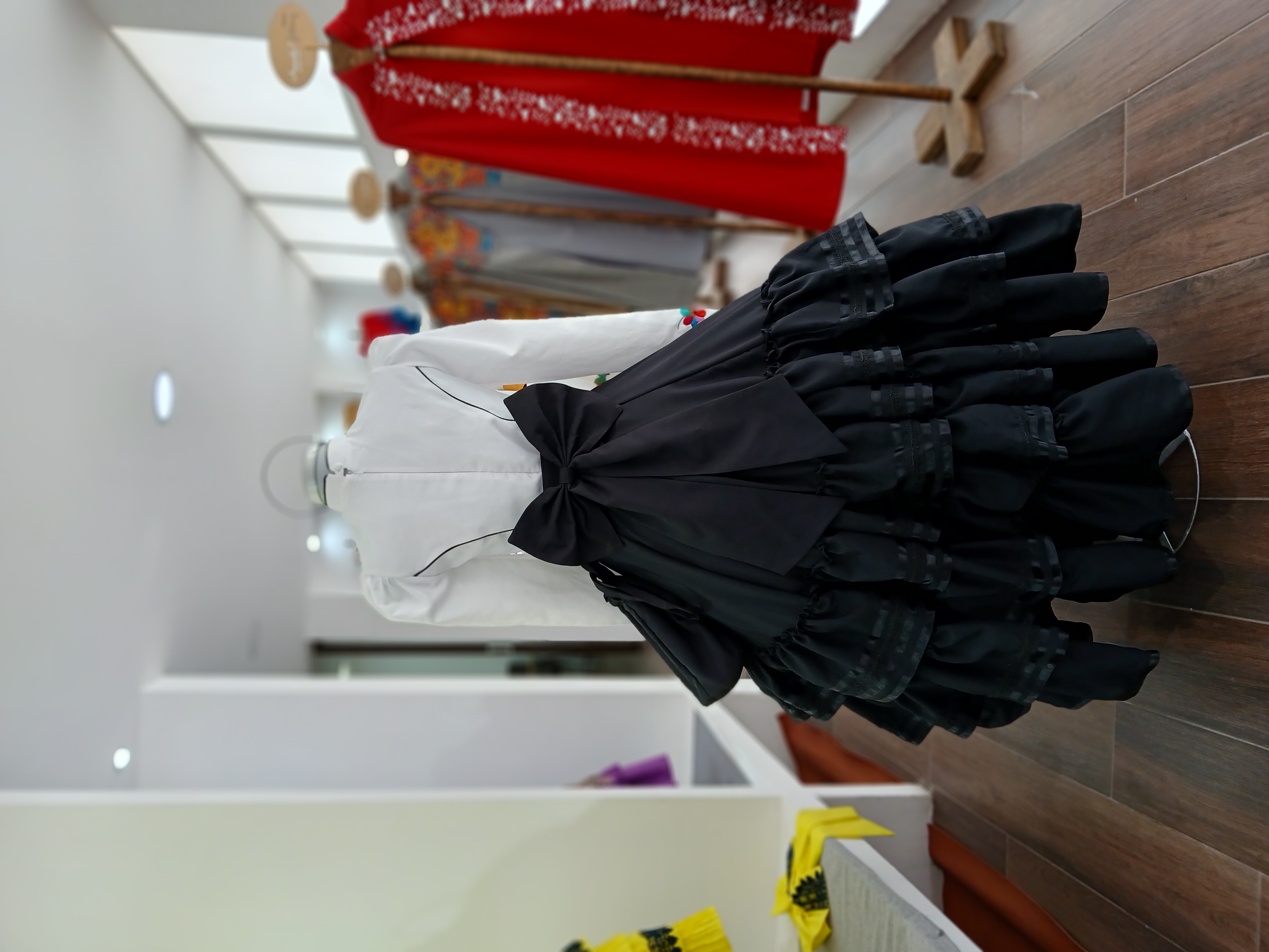 VESTIDO FLOR DE CASTILLA NEGRO  BLANCO