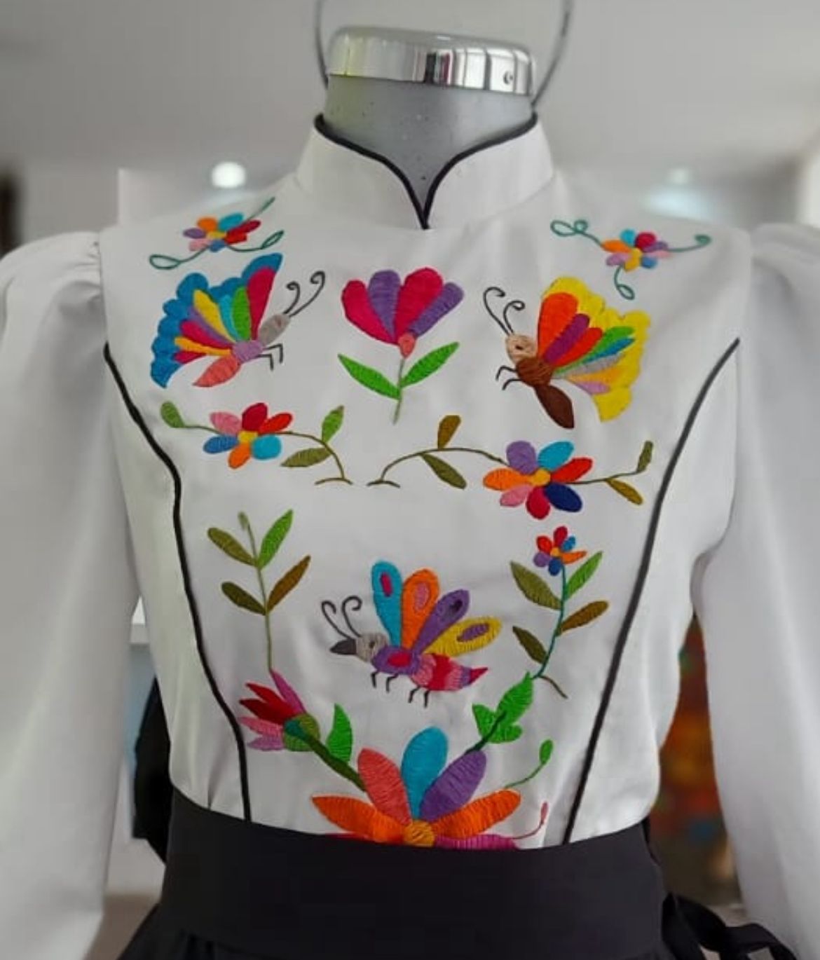 ADELITA TENANGOS ESCENCIAL