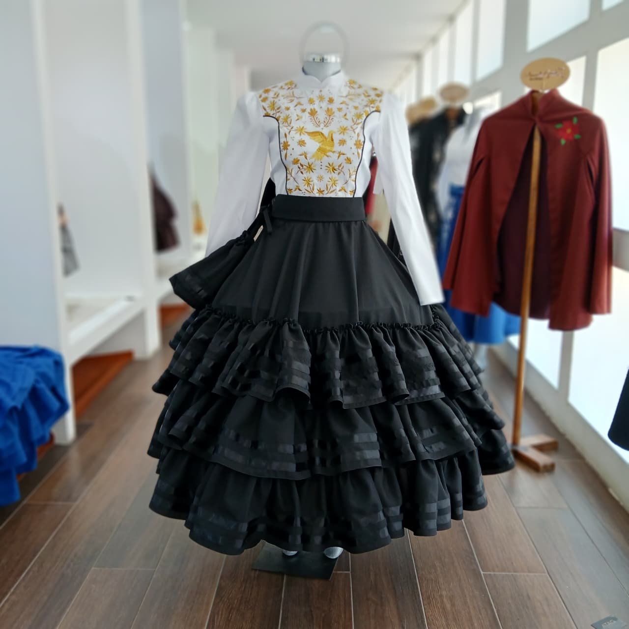 ADELITA TENANGOS ESCENCIAL ORO