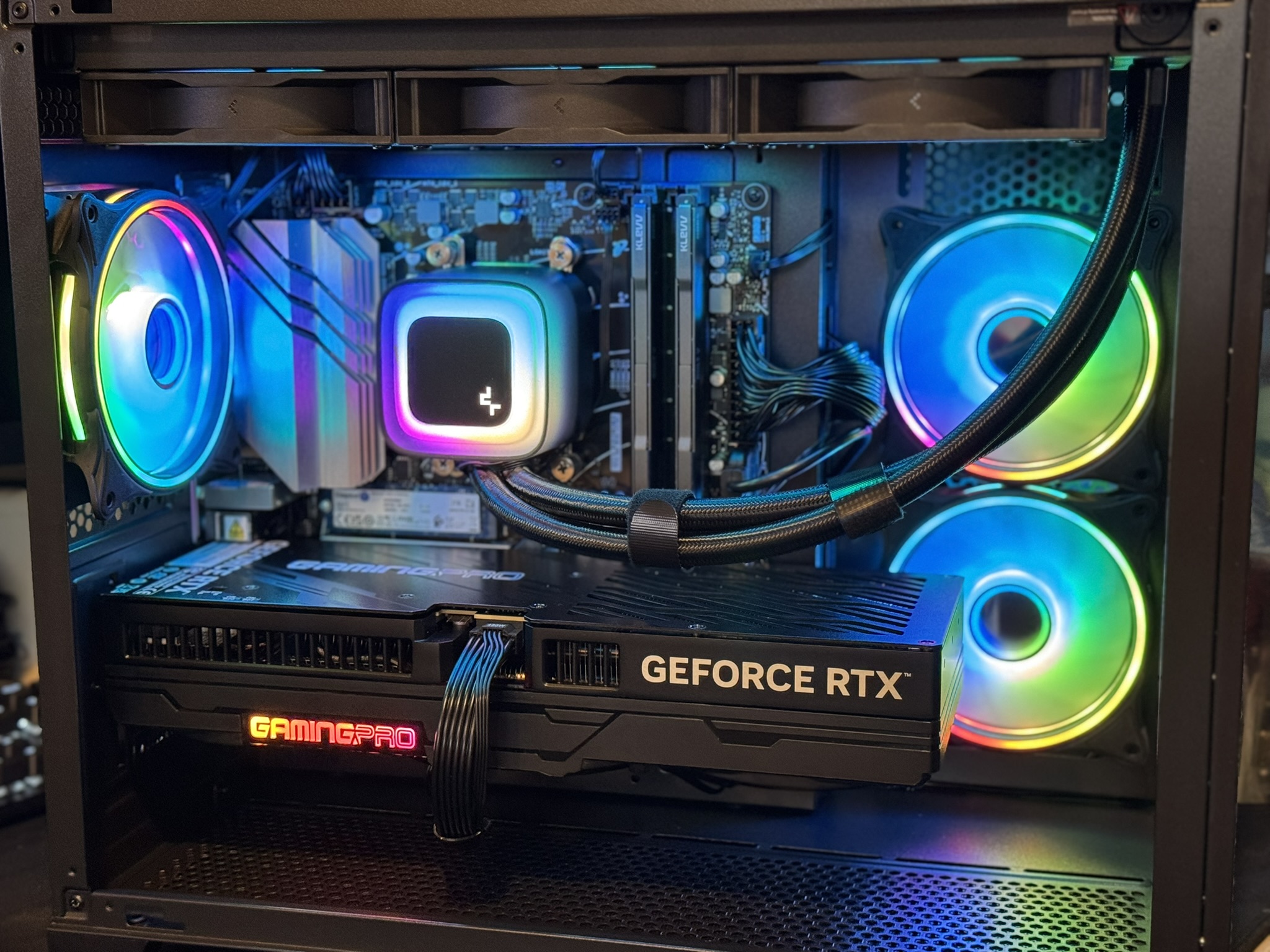 Brand new gaming PC Ryzen 7800x3d rtx5070 32gb DDR5