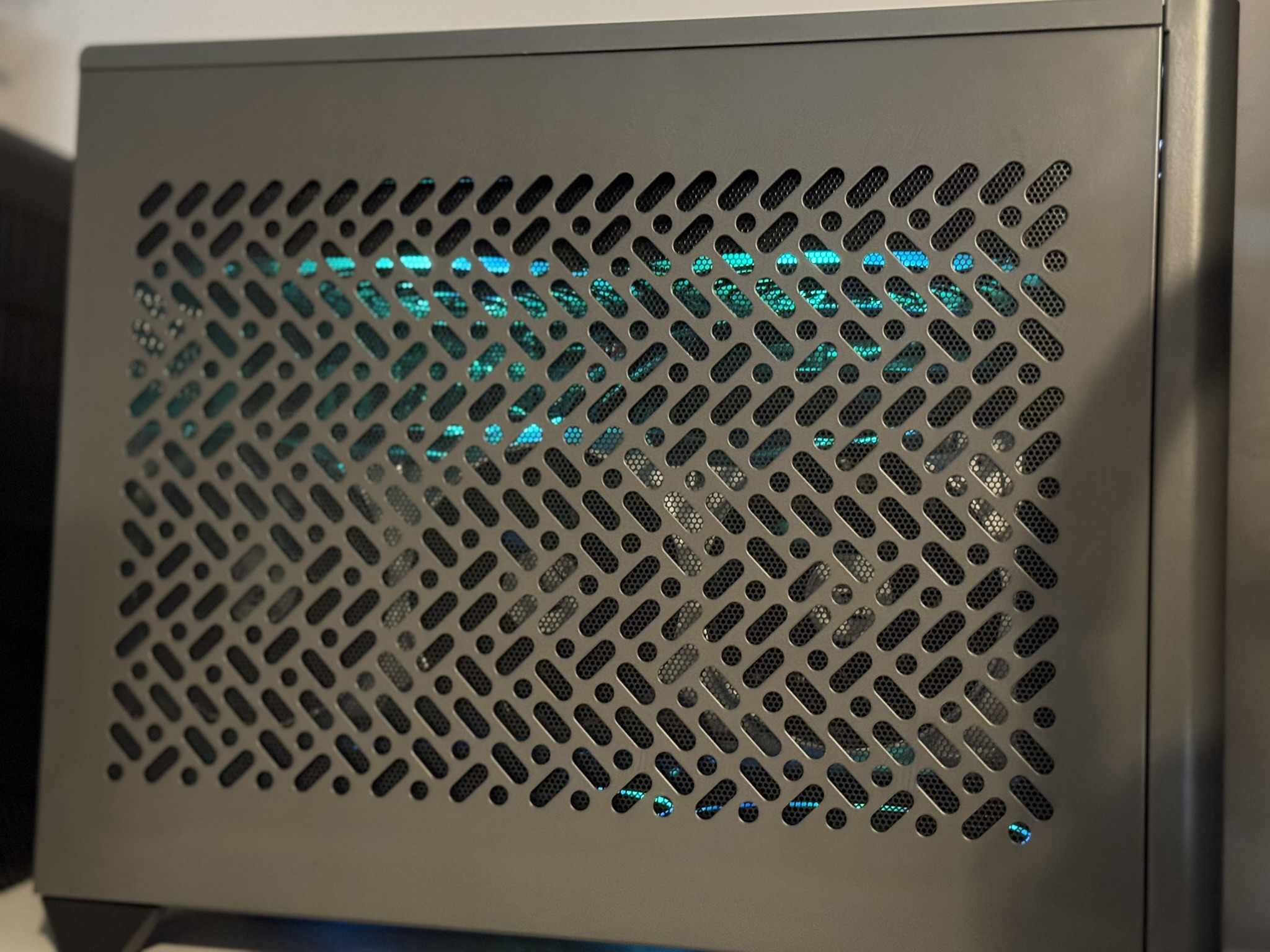 Brand new mini ITX gaming PC Ryzen 7800x3d rtx5070 32gb DDR5