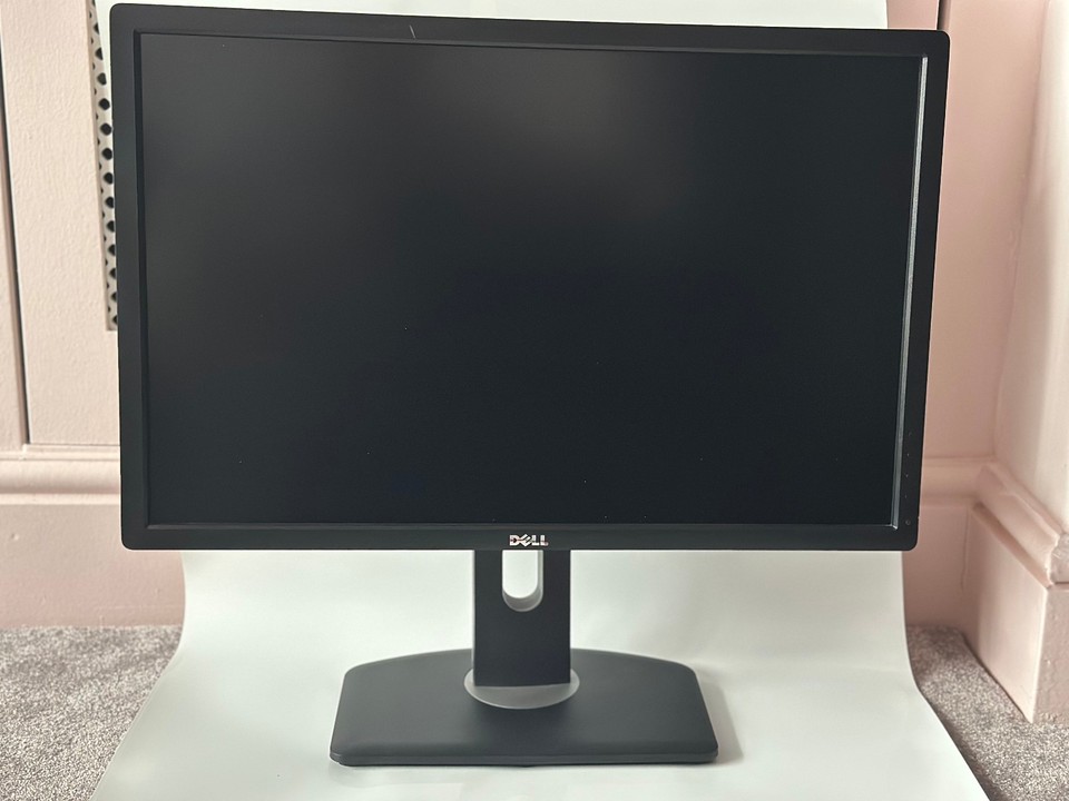 Dell UltraSharp U2412M 24" IPS Monitor 1920x1200 DP DVI VGA Fully Working