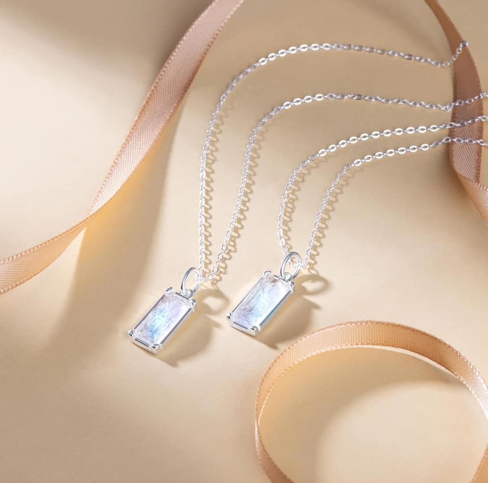 Collar de plata