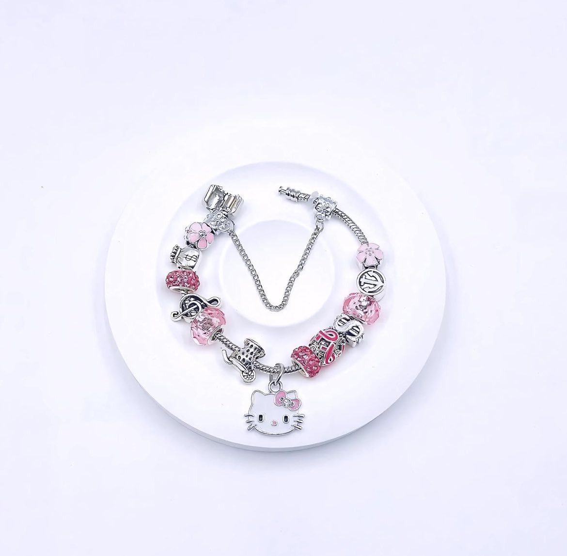 Pulseras con dijes de Hello Kitty
