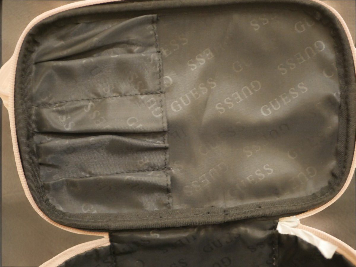 Estuche Guess