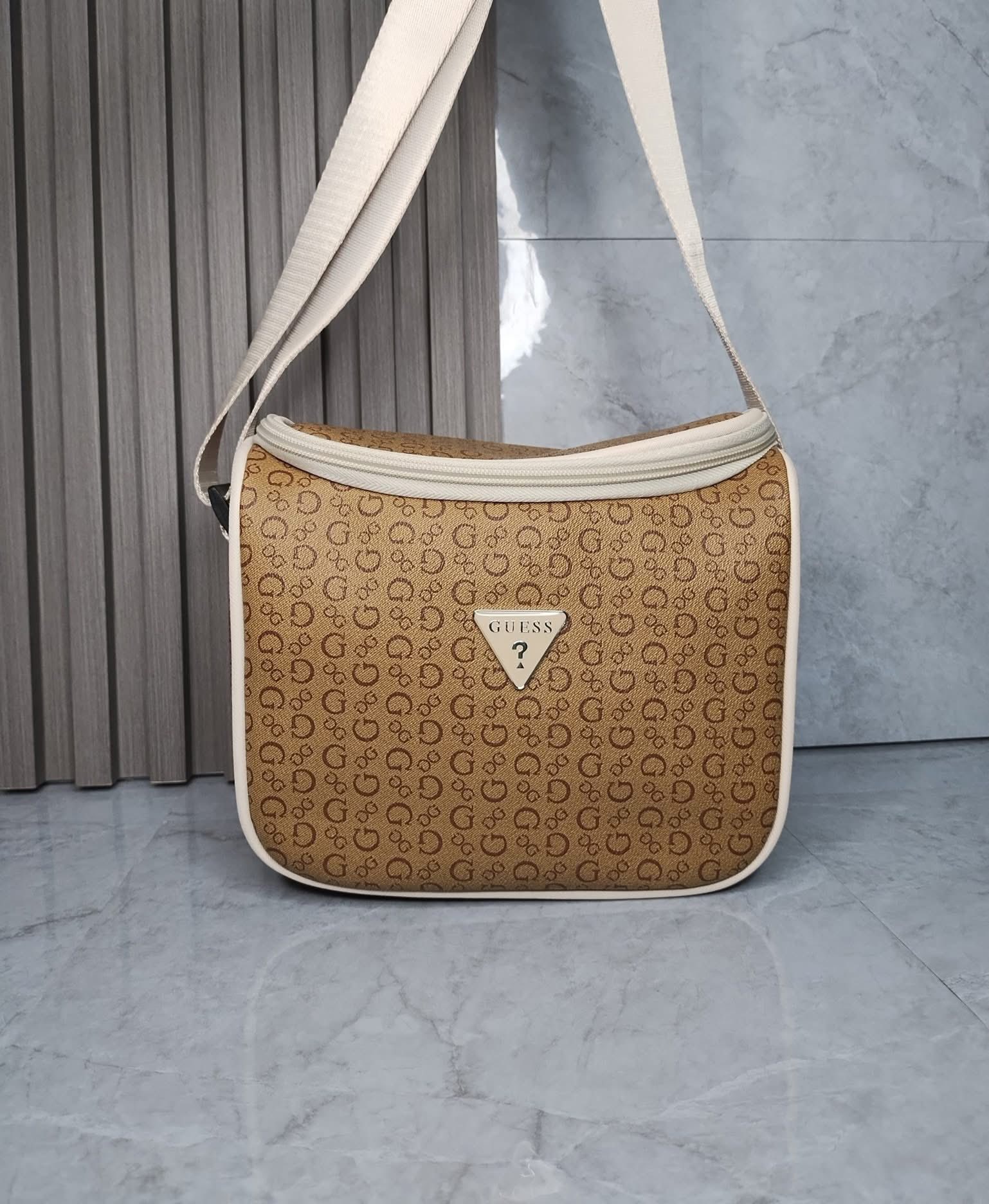 Lonchera Guess