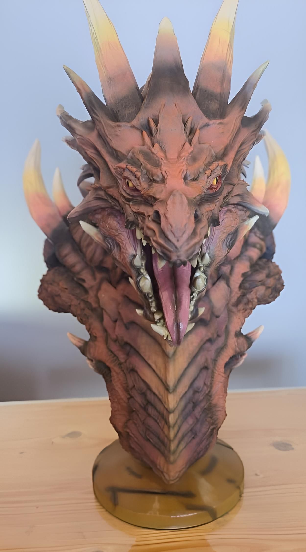 Busto Dragón — Escultura de Gran Formato