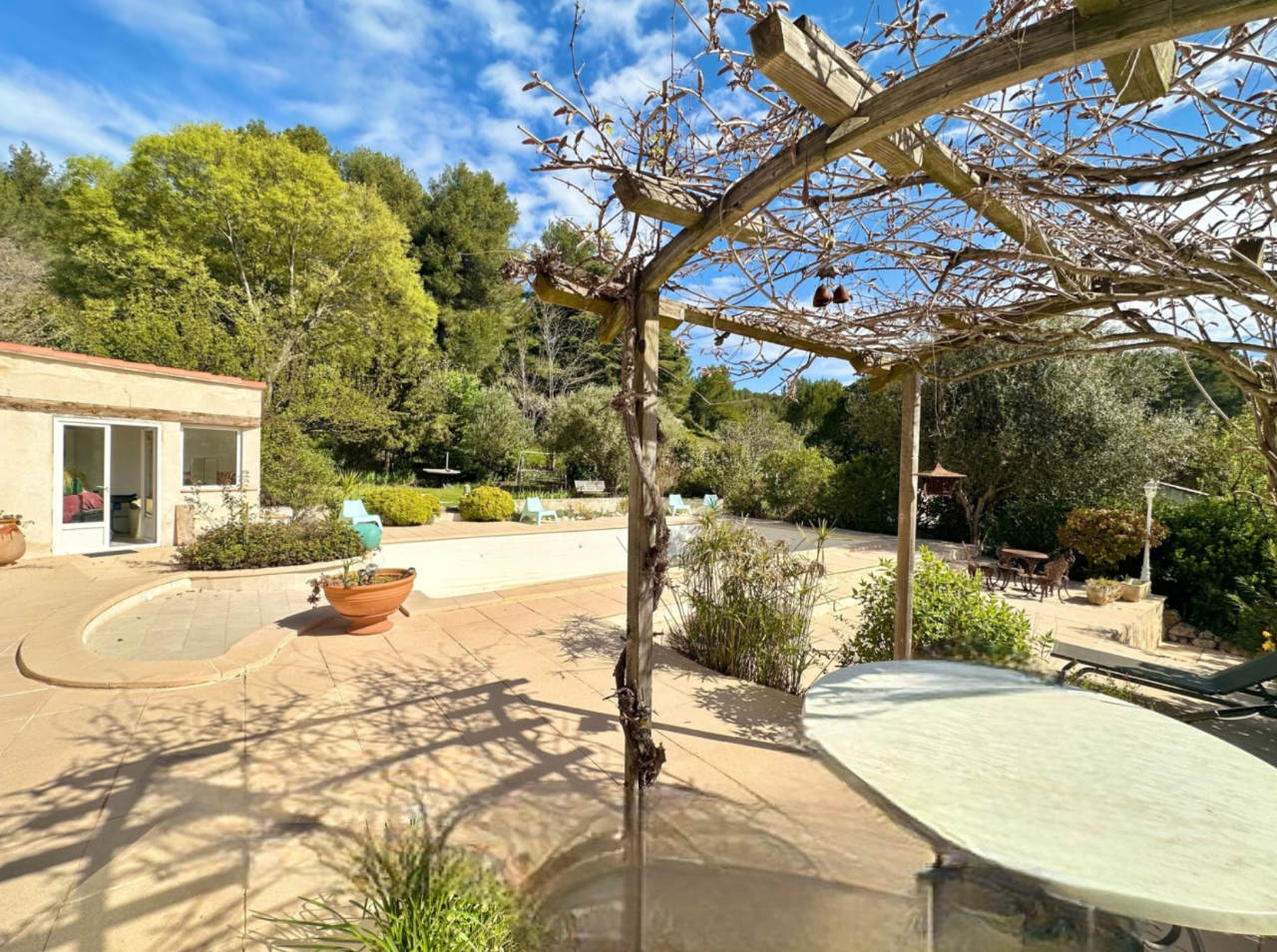 MAISON À VENDRE – ÉOURES (AUBAGNE)