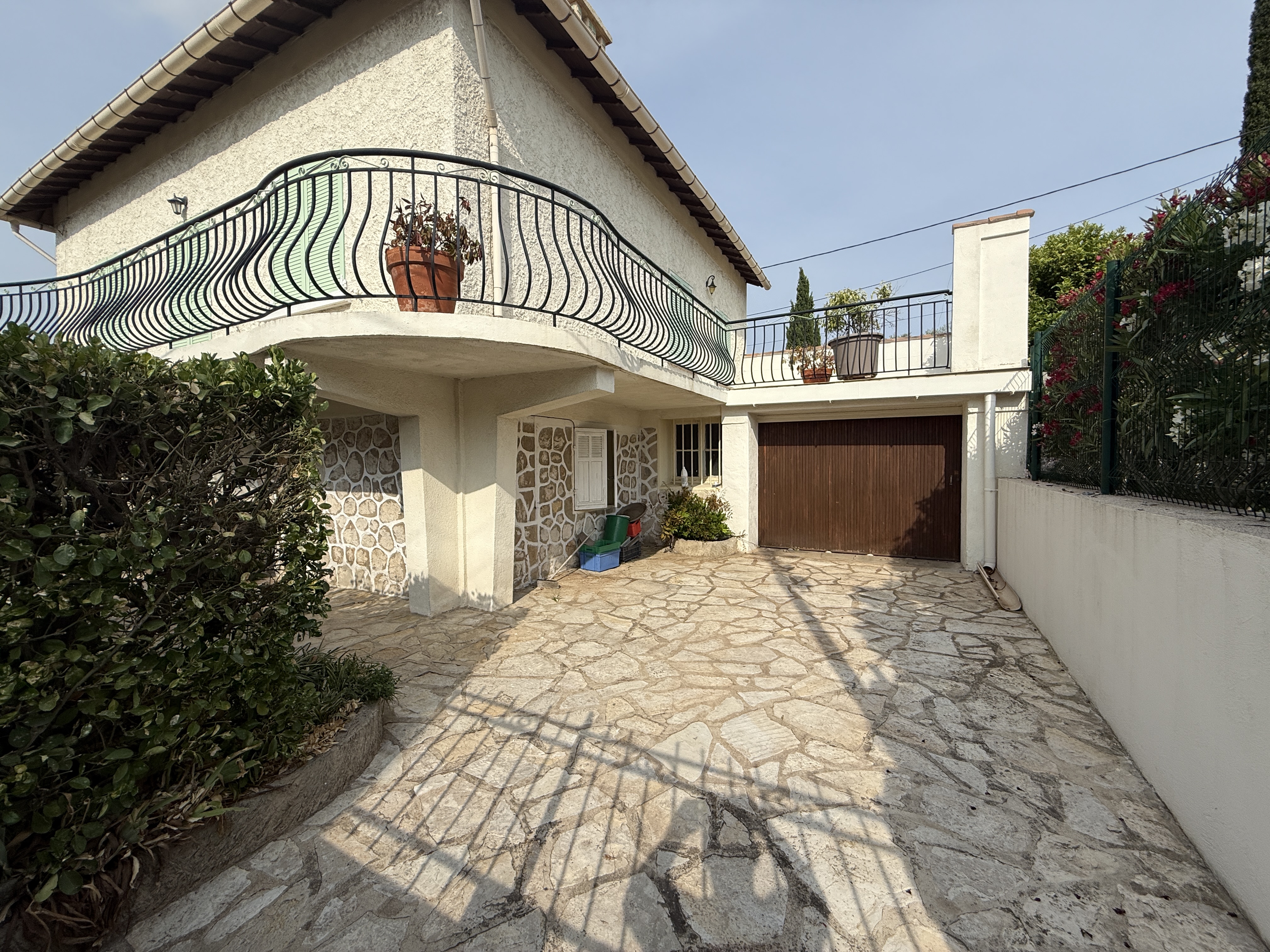 Mazargues 13009 - 164 m² habitable à rénover + combles aménageables, charme et potentiel rare