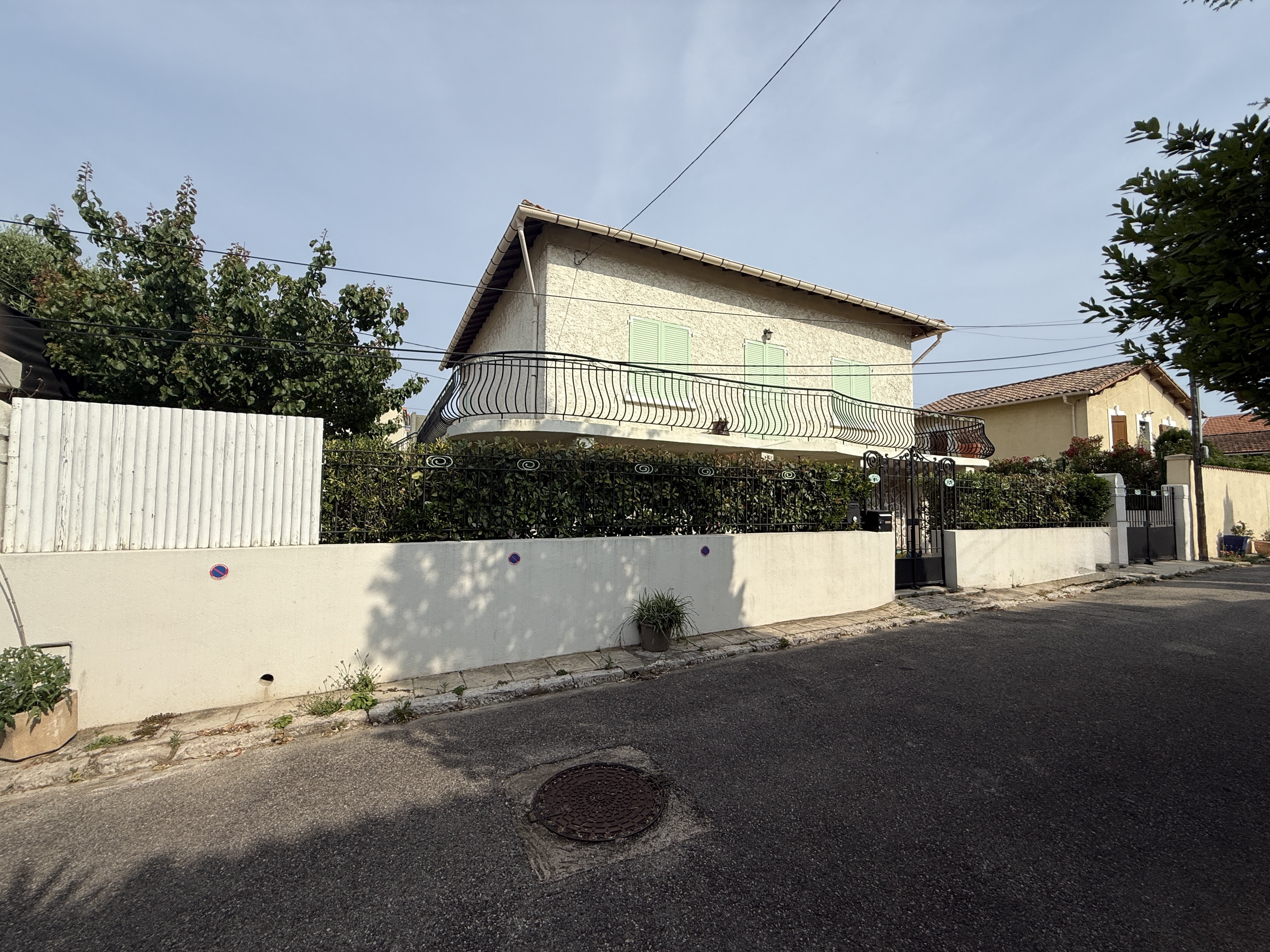 Mazargues 13009 - 164 m² habitable à rénover + combles aménageables, charme et potentiel rare