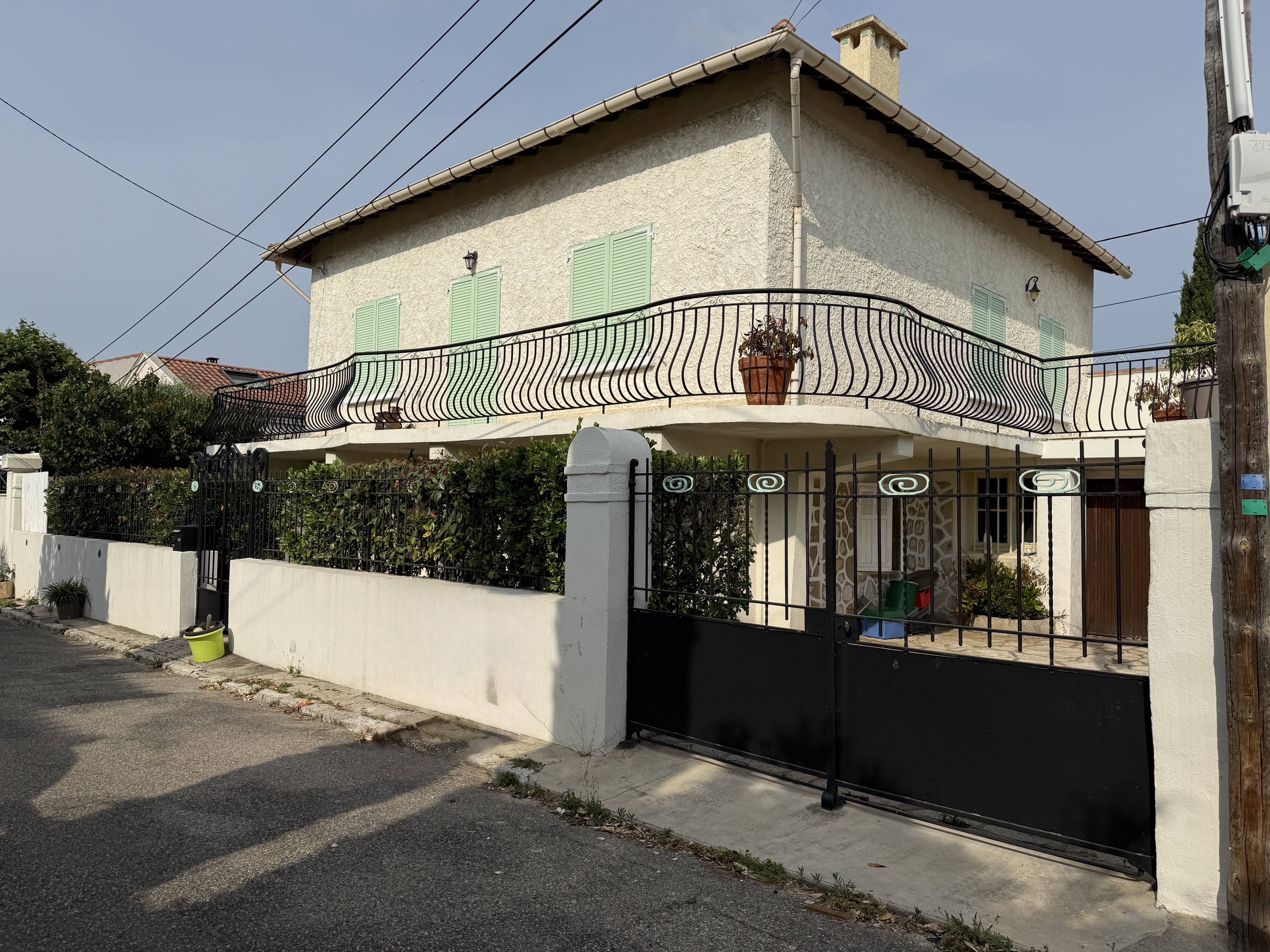 Mazargues 13009 - 164 m² habitable à rénover + combles aménageables, charme et potentiel rare