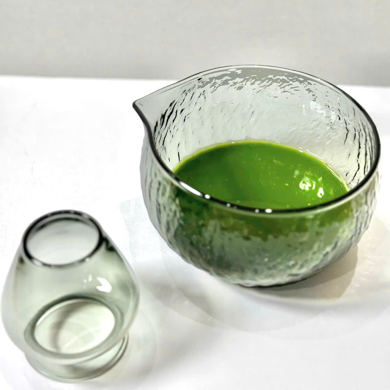 Combo chawan và đế đen trong suốt có vân