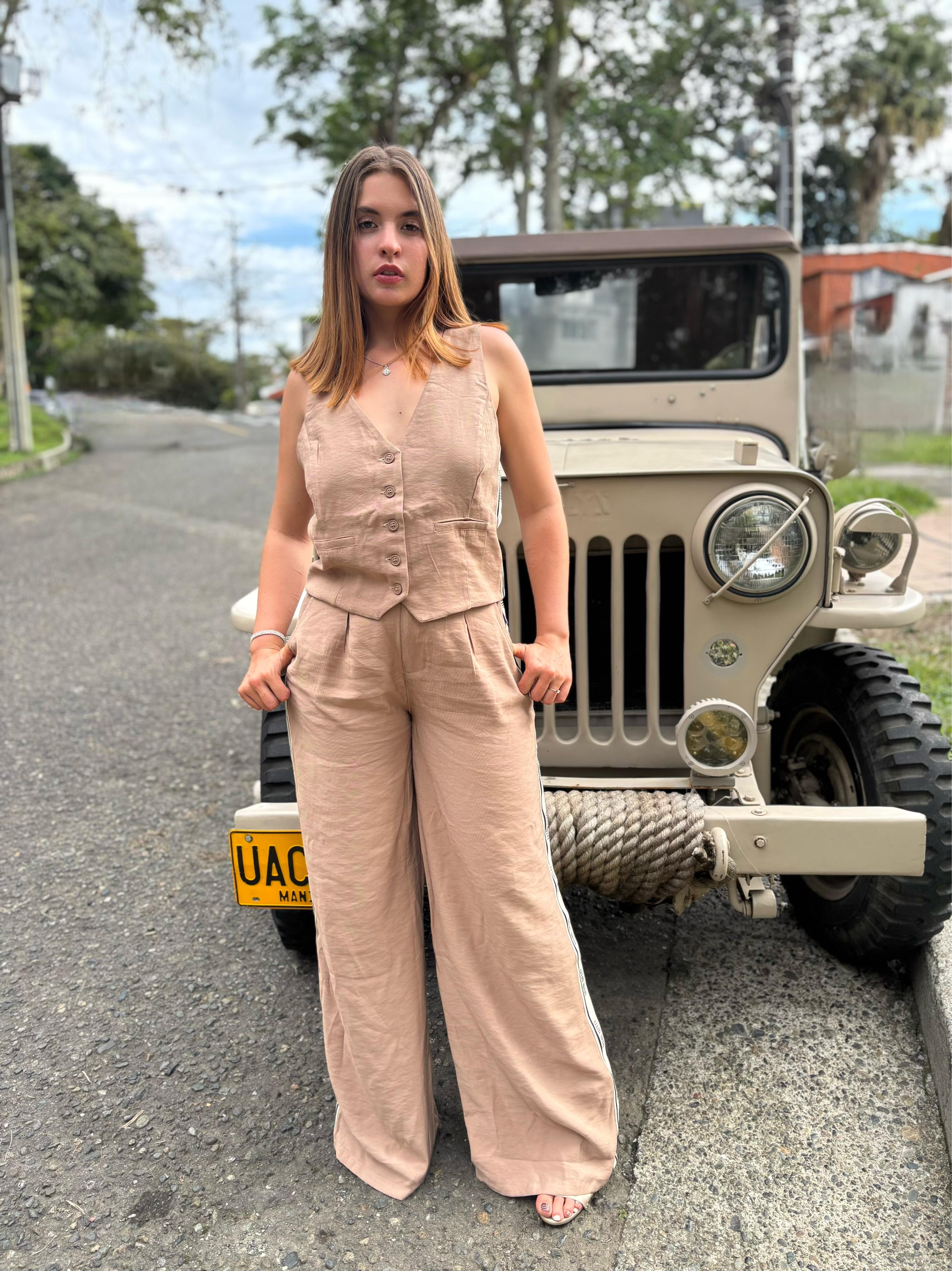 Conjunto Chaleco & Pantalón Café