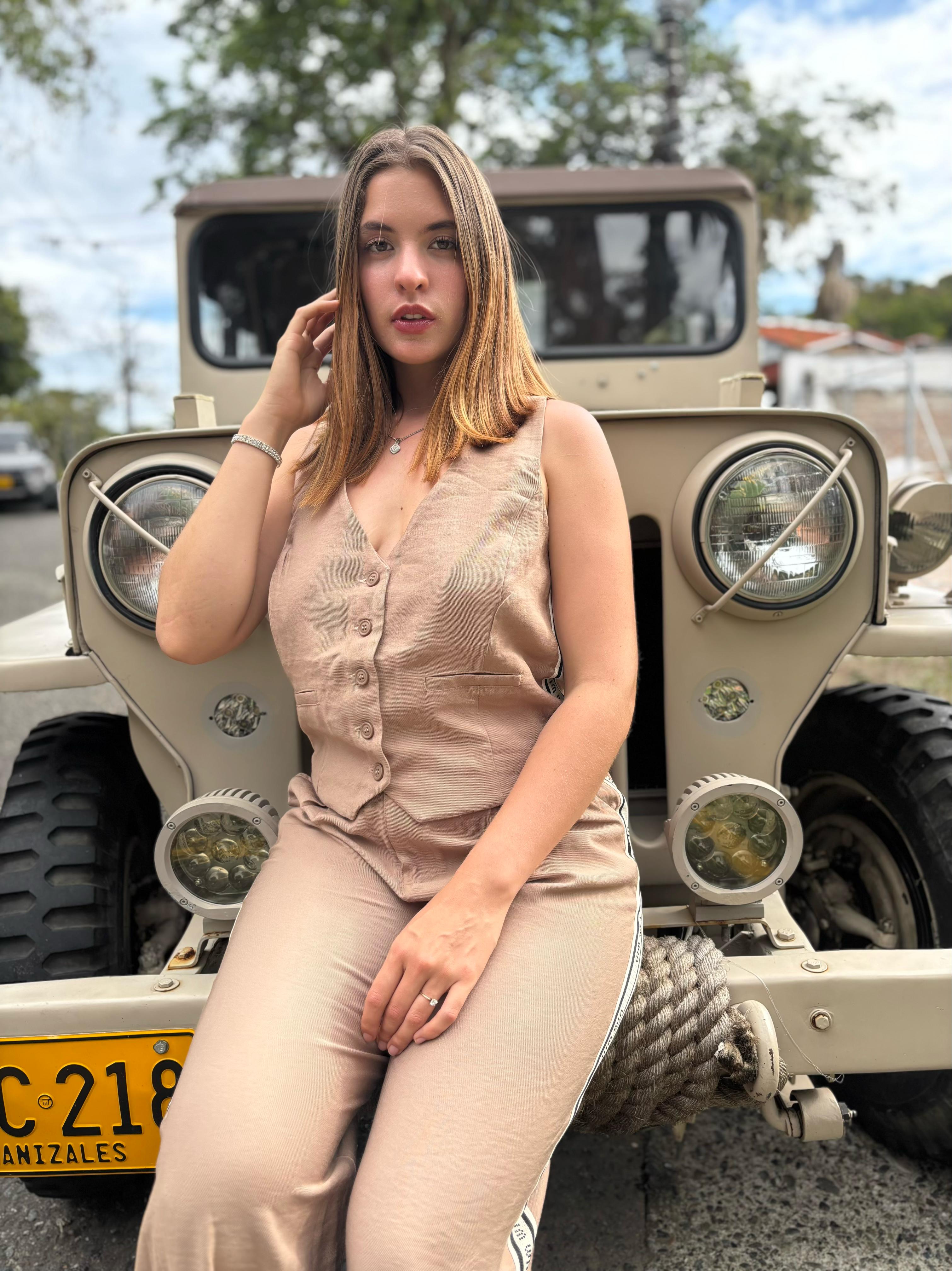 Conjunto Chaleco & Pantalón Café