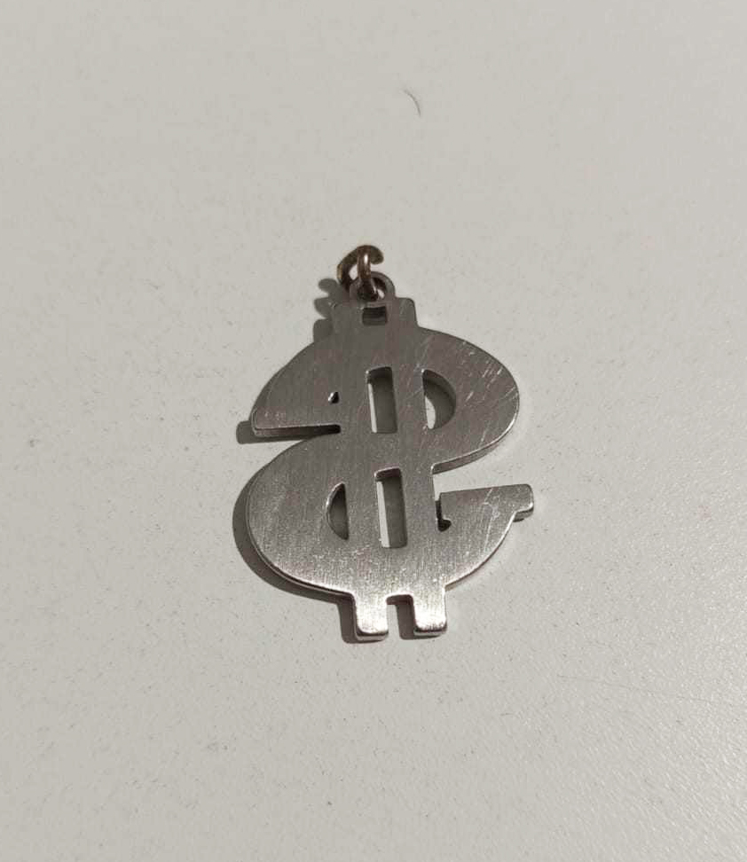 Dije Dollar, no incluye cadena!