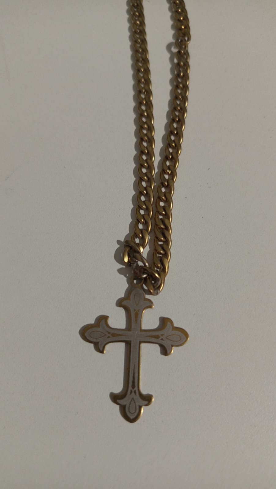 Cruz y collar inoxidables