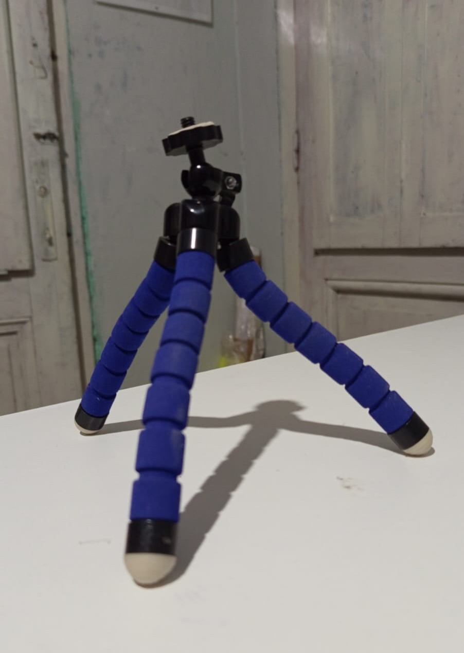 Tripode flexible para celuar, NO INCLUYE adaptador