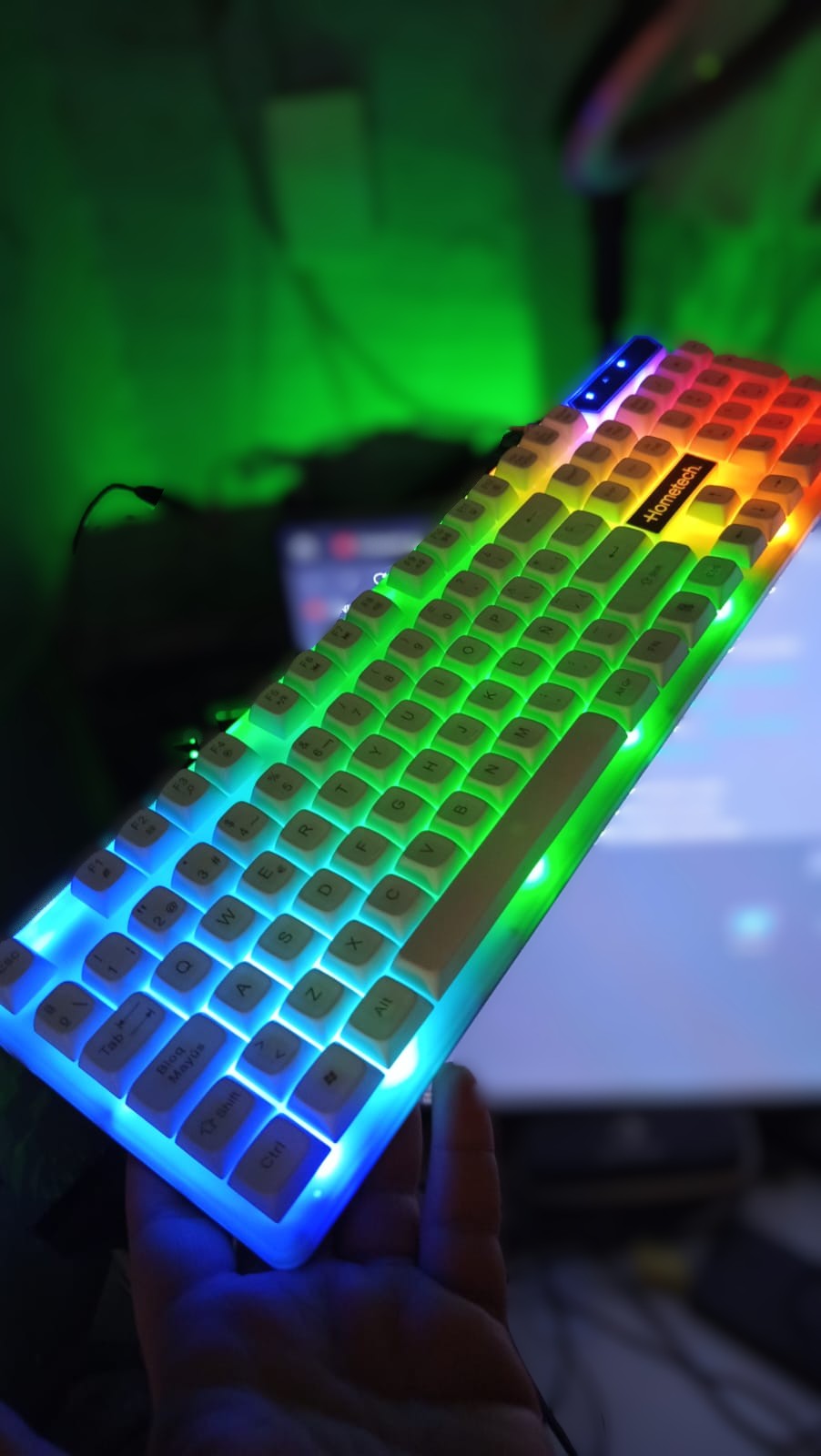 Teclado RGB marca Hometech
