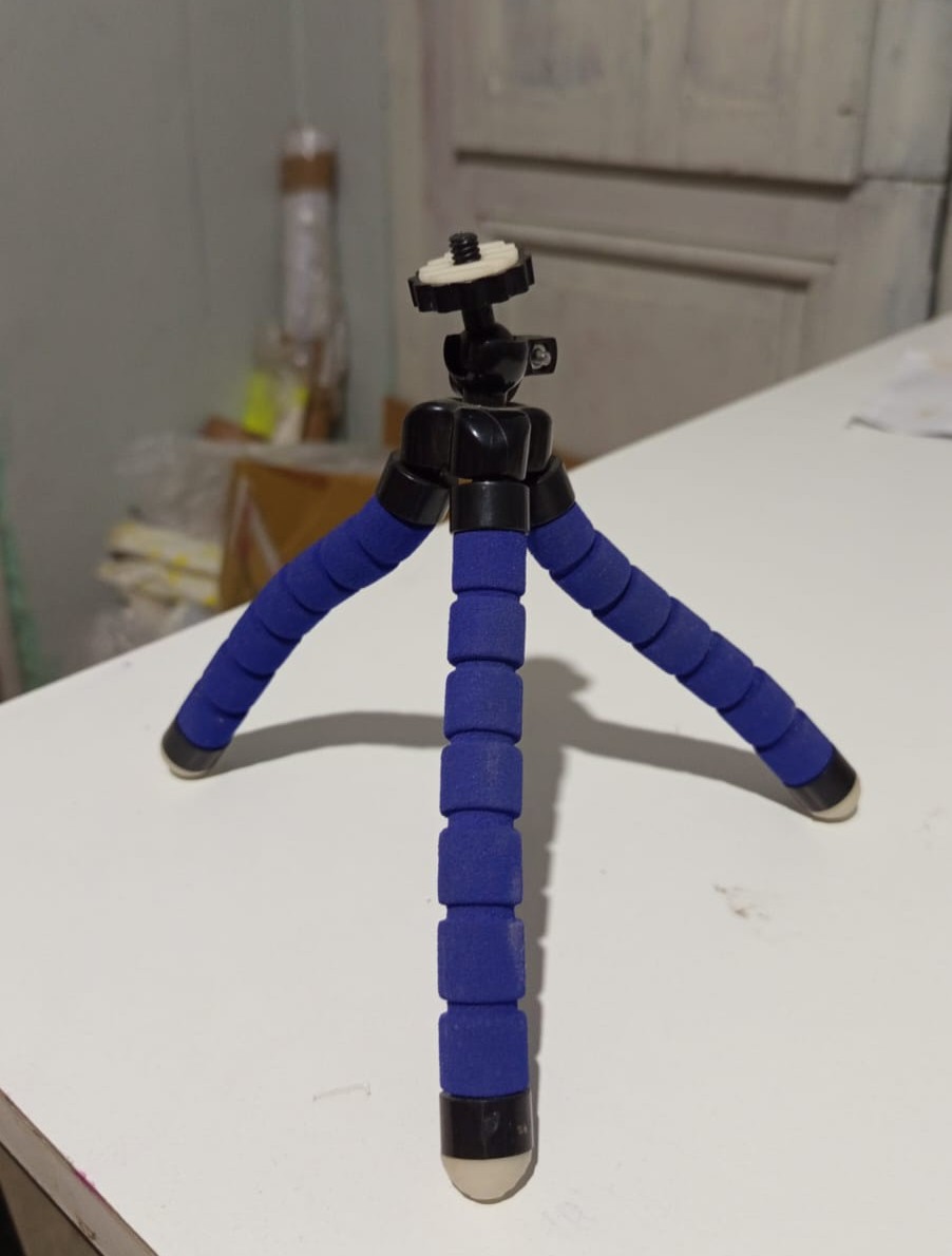 Tripode flexible para celuar, NO INCLUYE adaptador