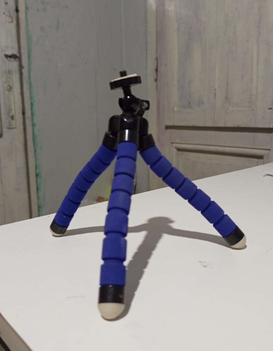 Tripode flexible para celuar, NO INCLUYE adaptador