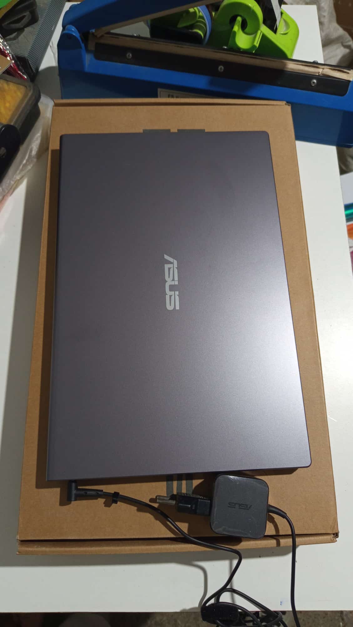 notebook ASUS X515 con procesador Intel Celeron N4020