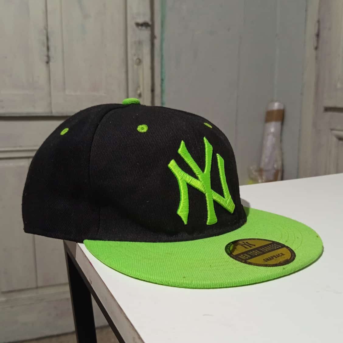 Gorra VerdeFluor y Negra, NY