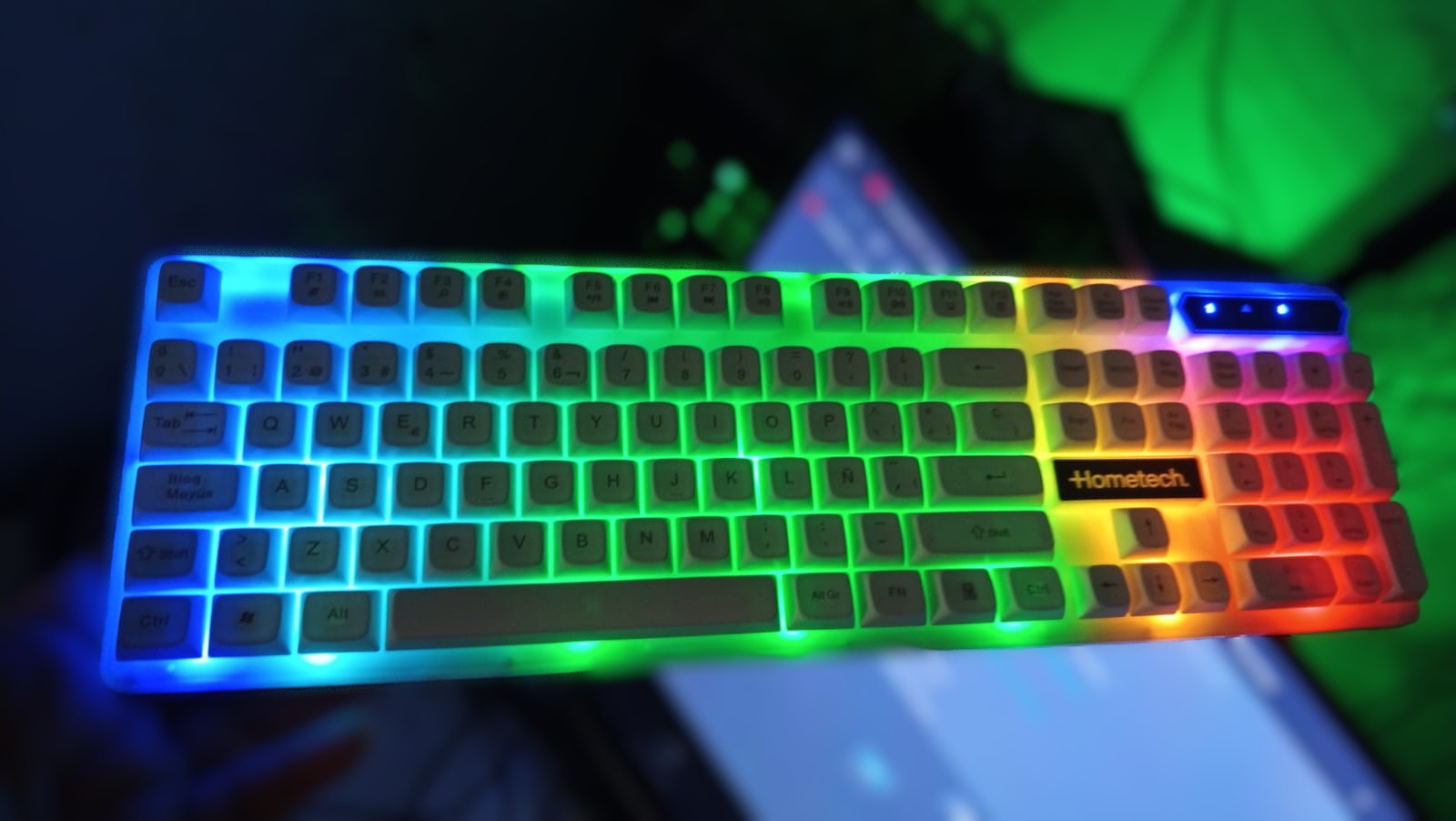 Teclado RGB marca Hometech