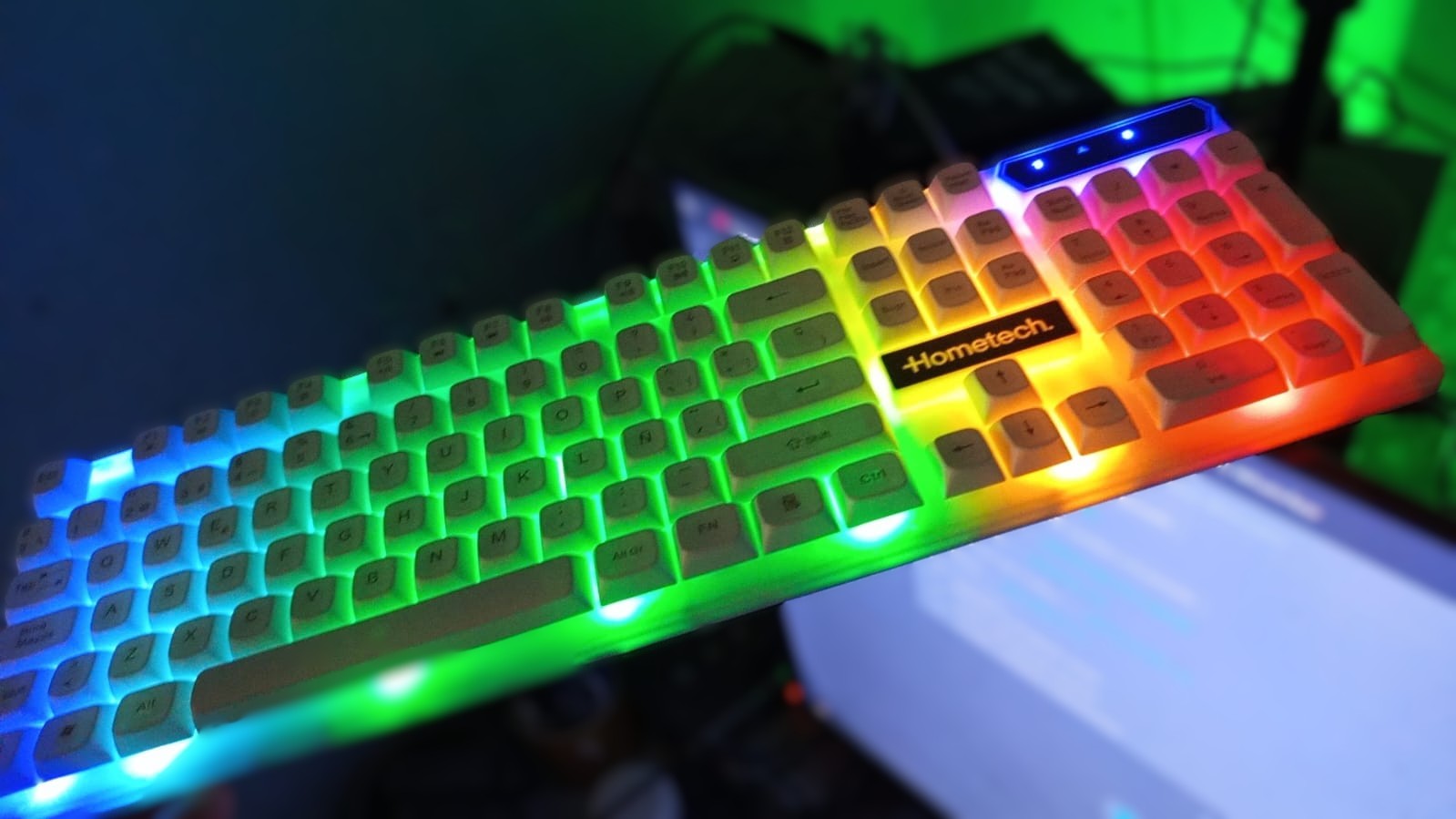 Teclado RGB marca Hometech