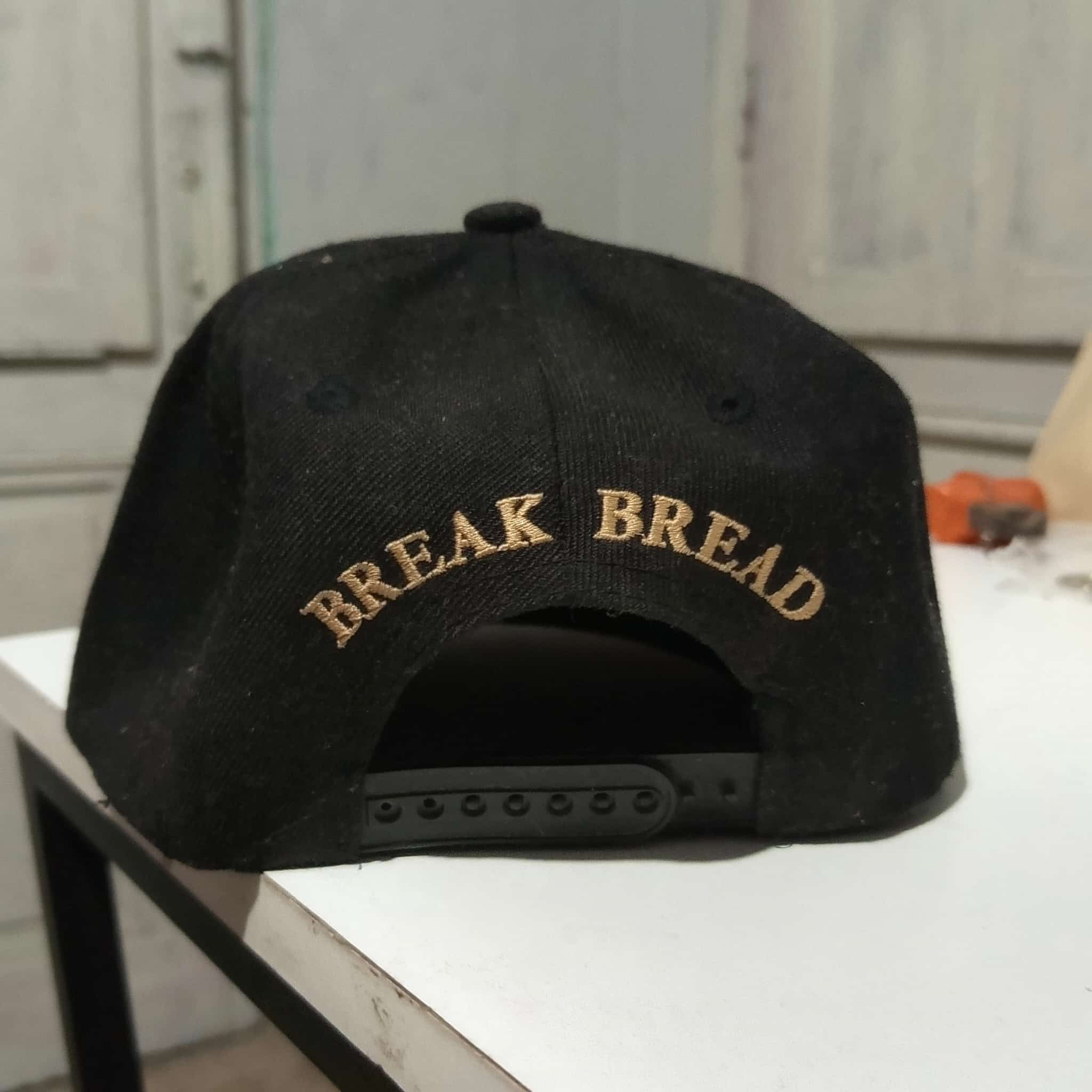 Gorra Negra, Oración