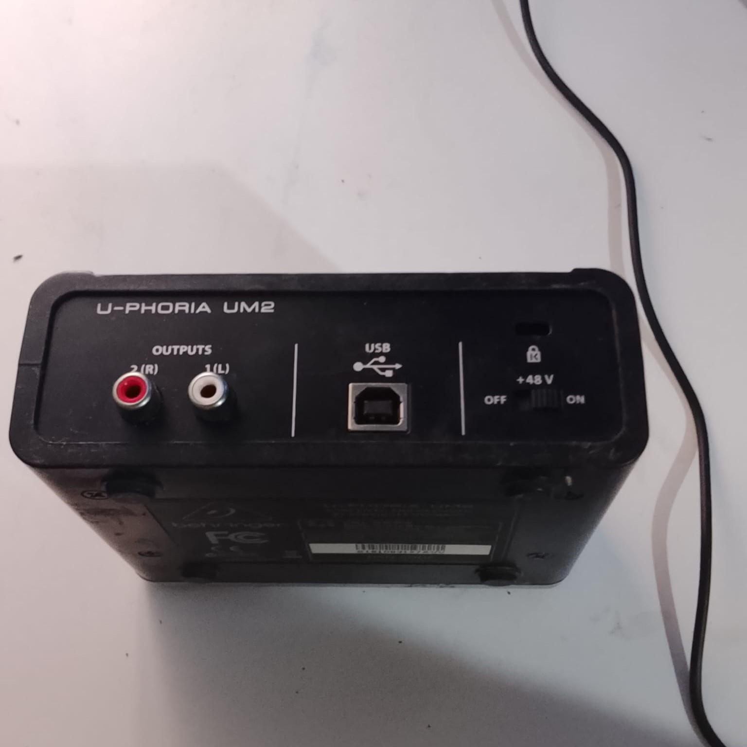 Interfaz de audio Behringer U-Phoria UM2 negra