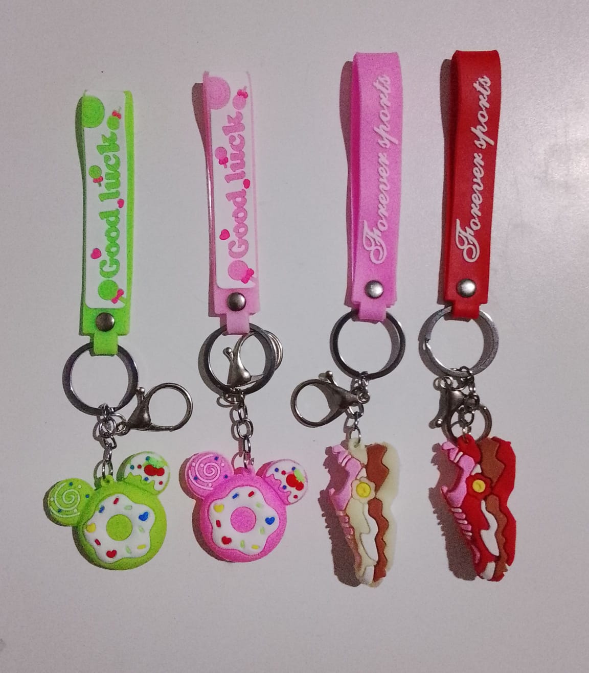 Dulces y championes, llaveros de goma, precio x unidad