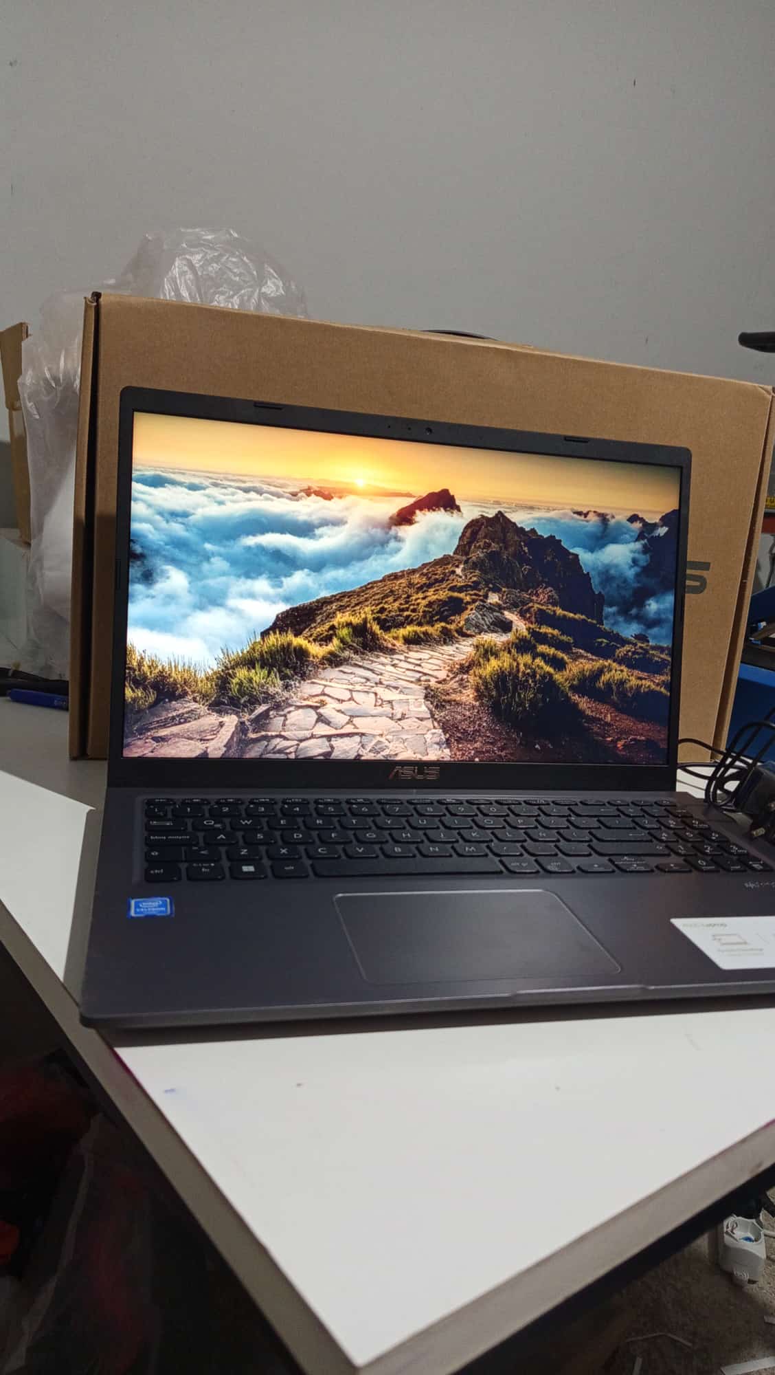notebook ASUS X515 con procesador Intel Celeron N4020