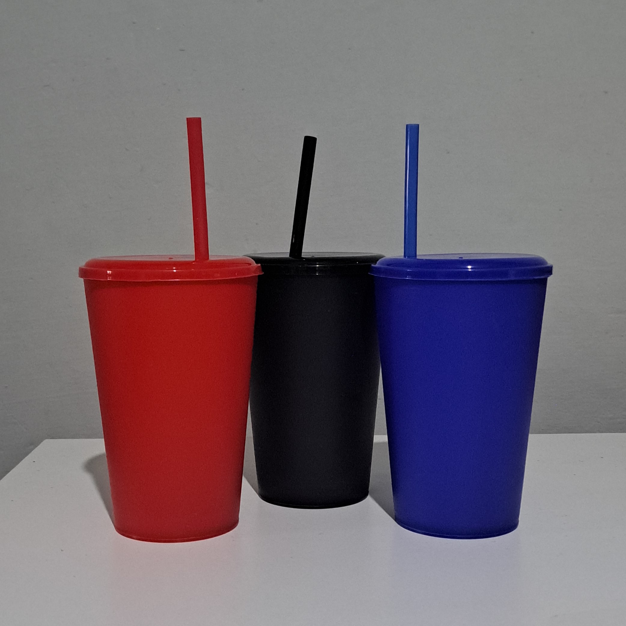 Vaso plastico de color con sorbito 500cc