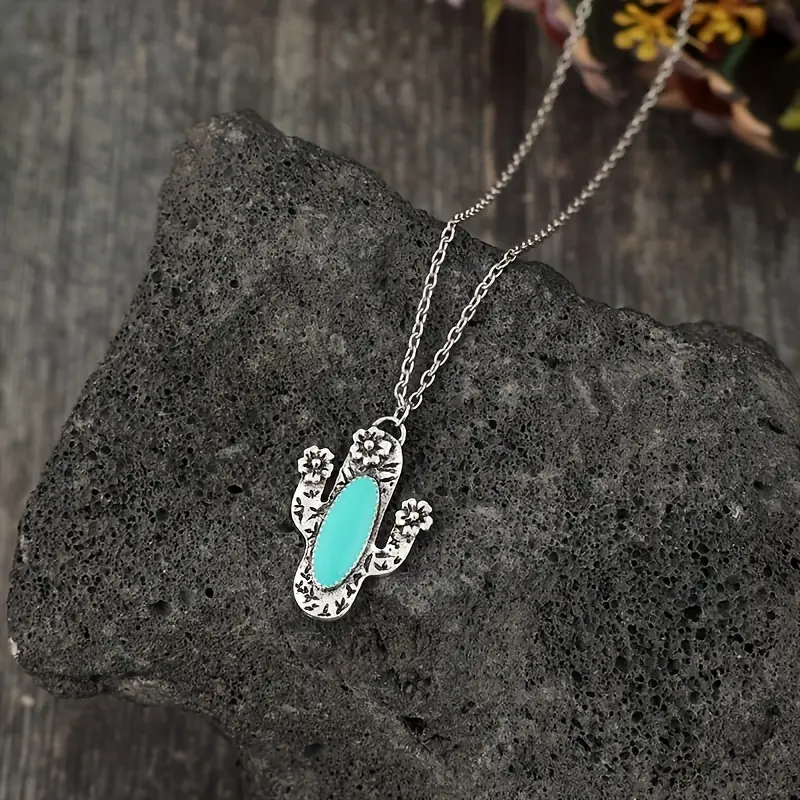 Cactus-themed earrings and necklace set 
