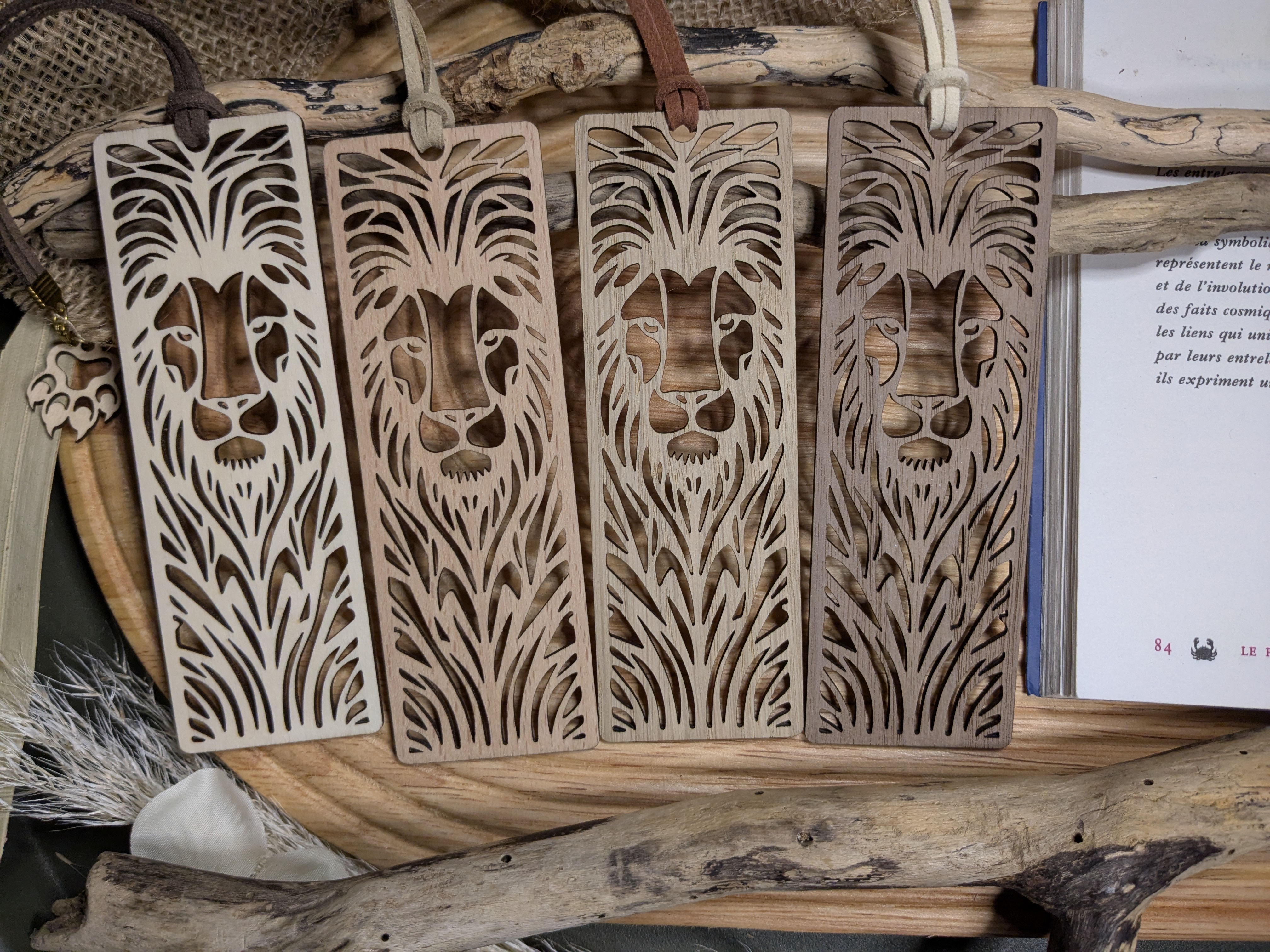 Marque-page en bois Lion