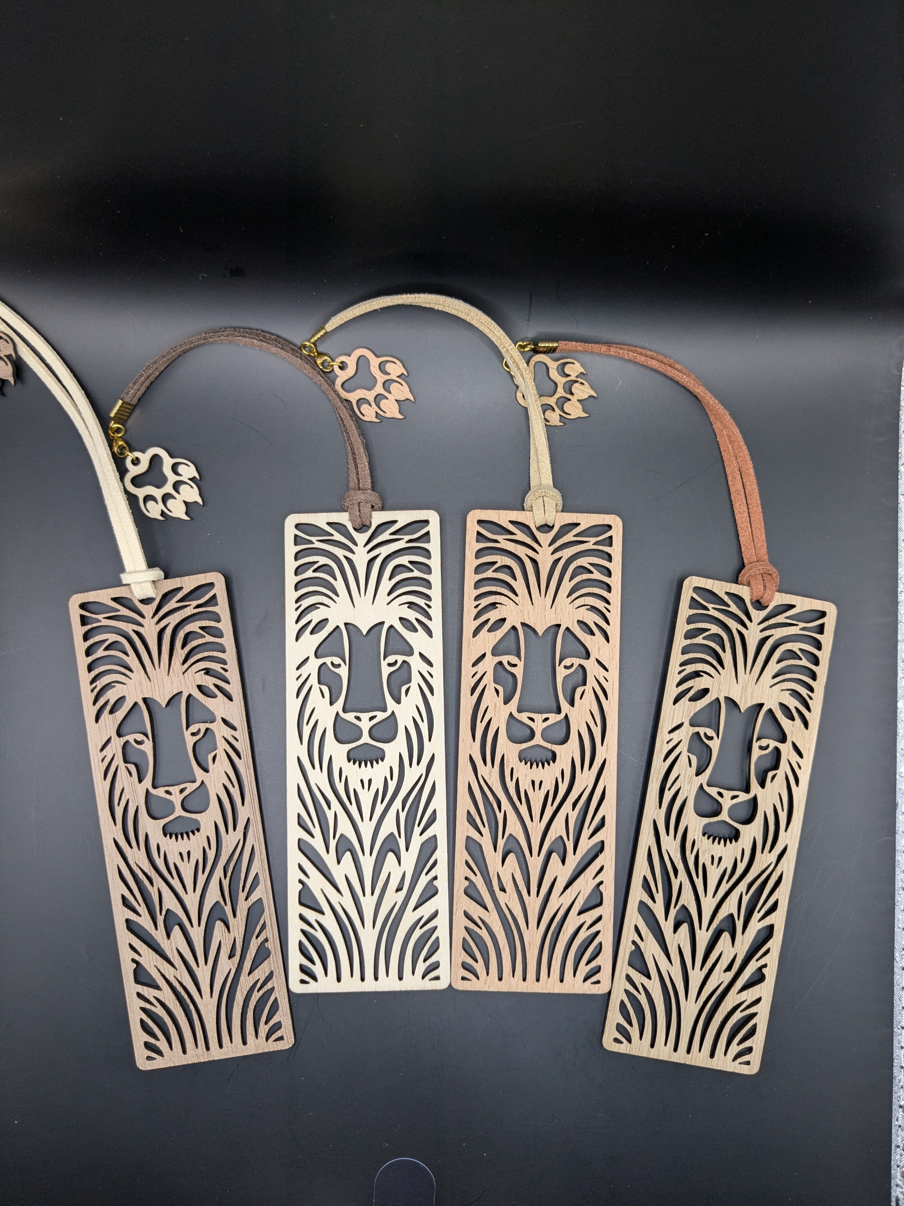Marque-page en bois Lion