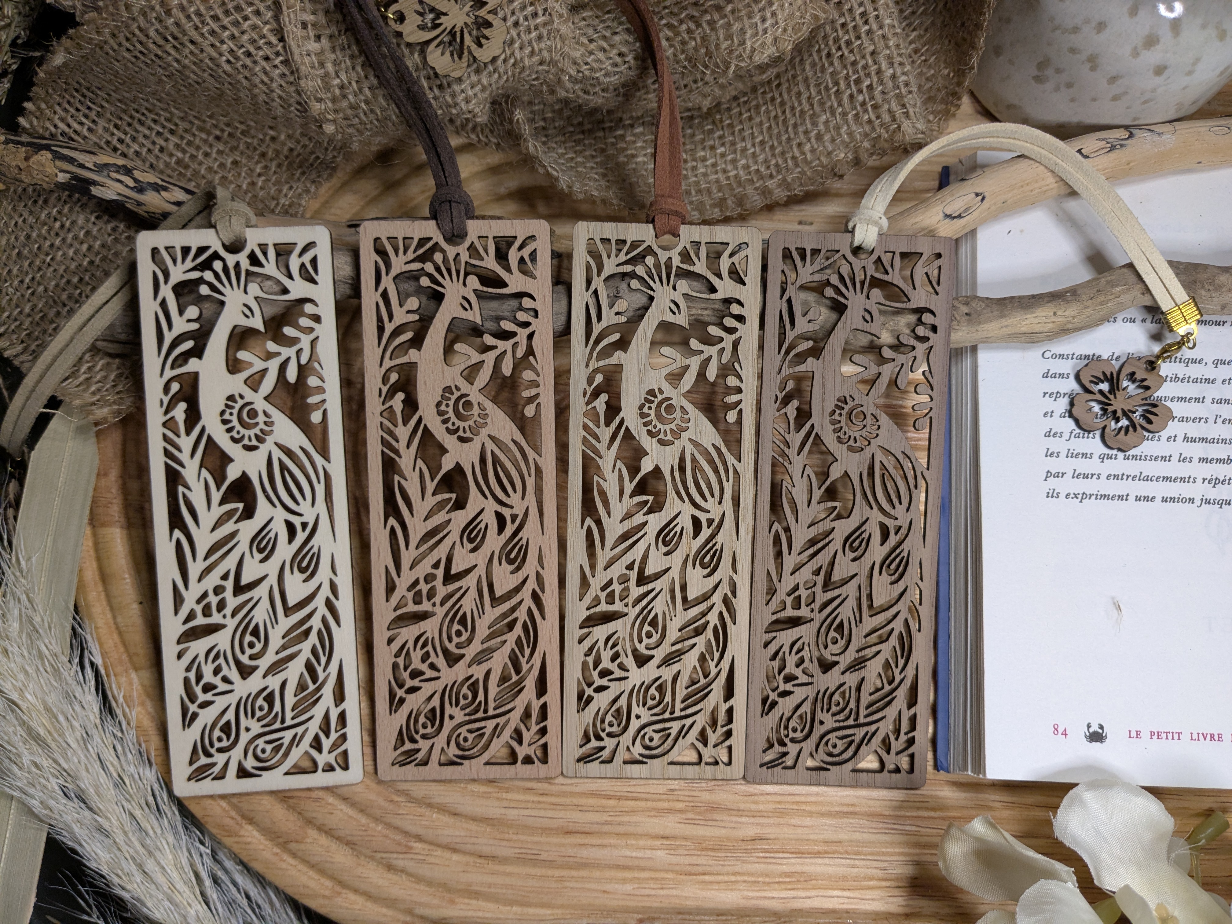 Marque-page en bois Paon
