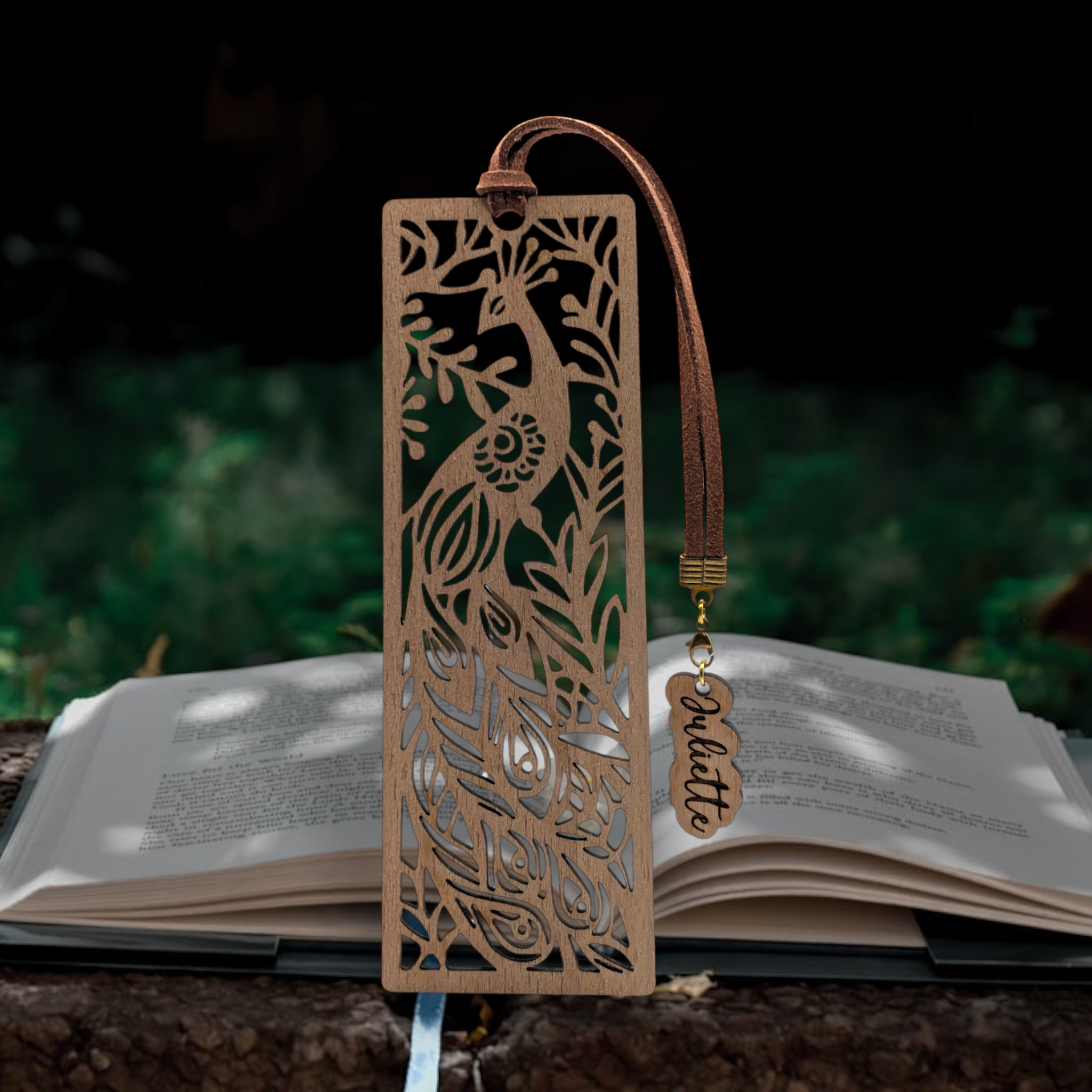 Marque-page en bois Paon