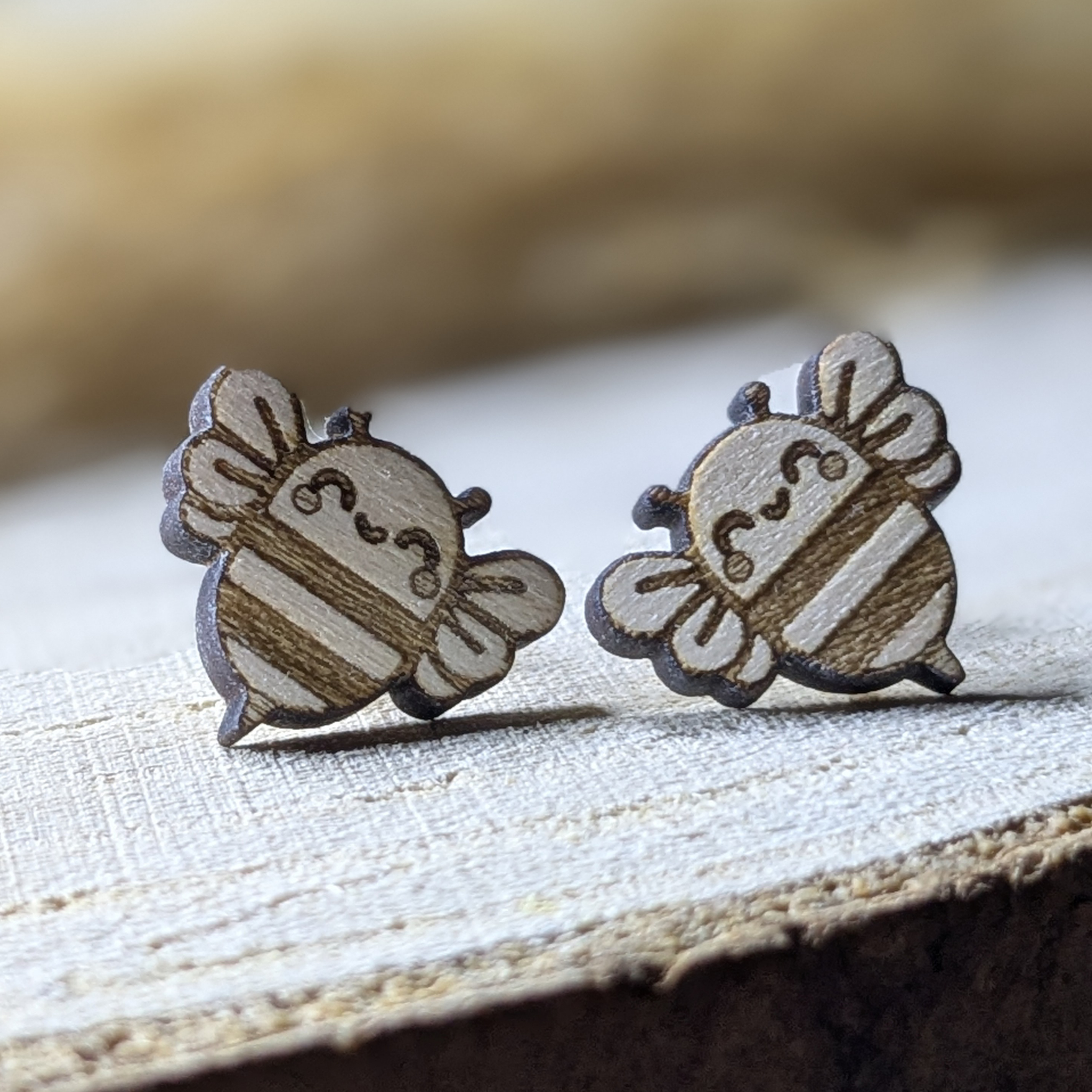 Puces d’Oreilles Abeilles