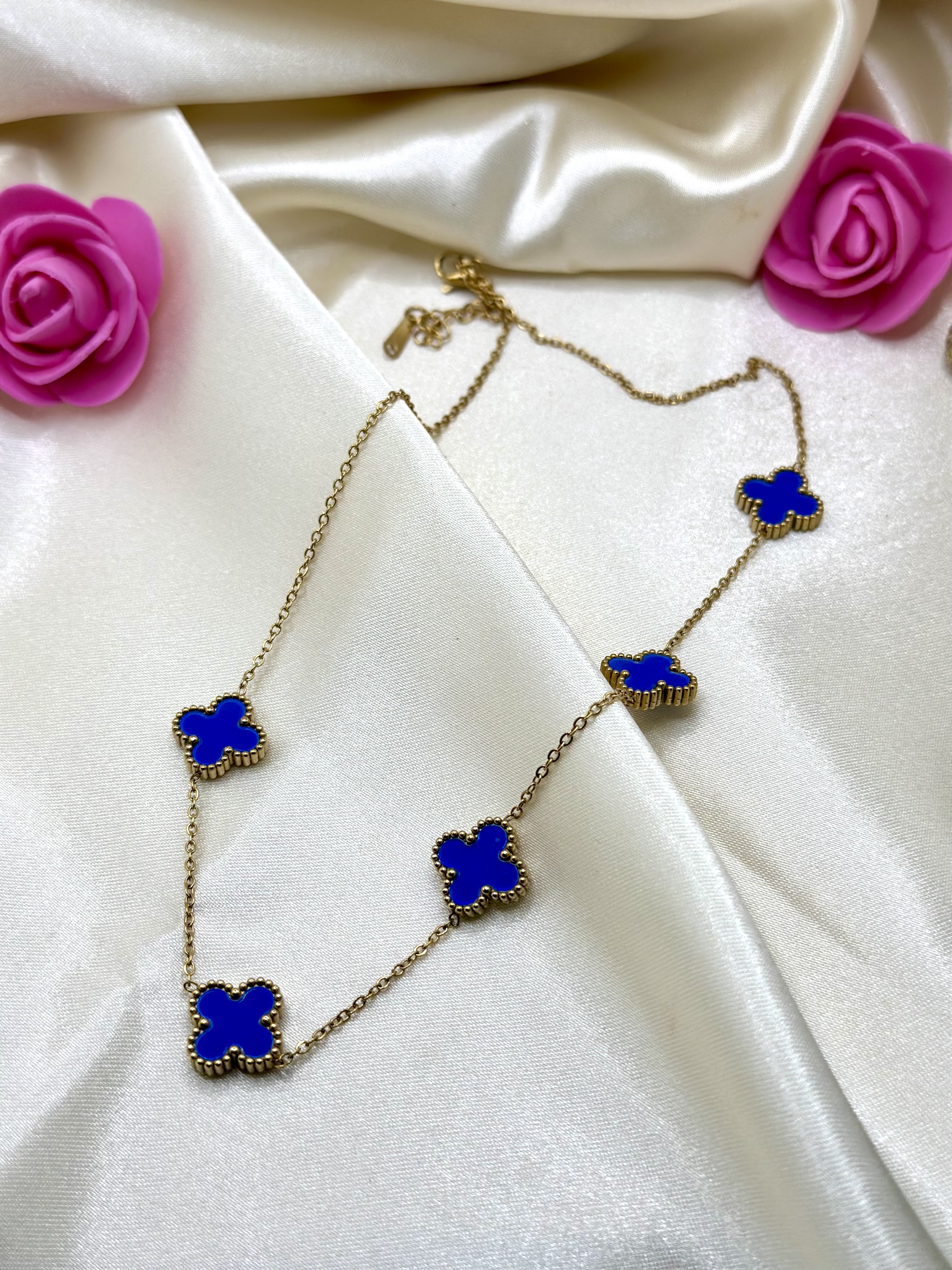 Collier trèfle bleu roi