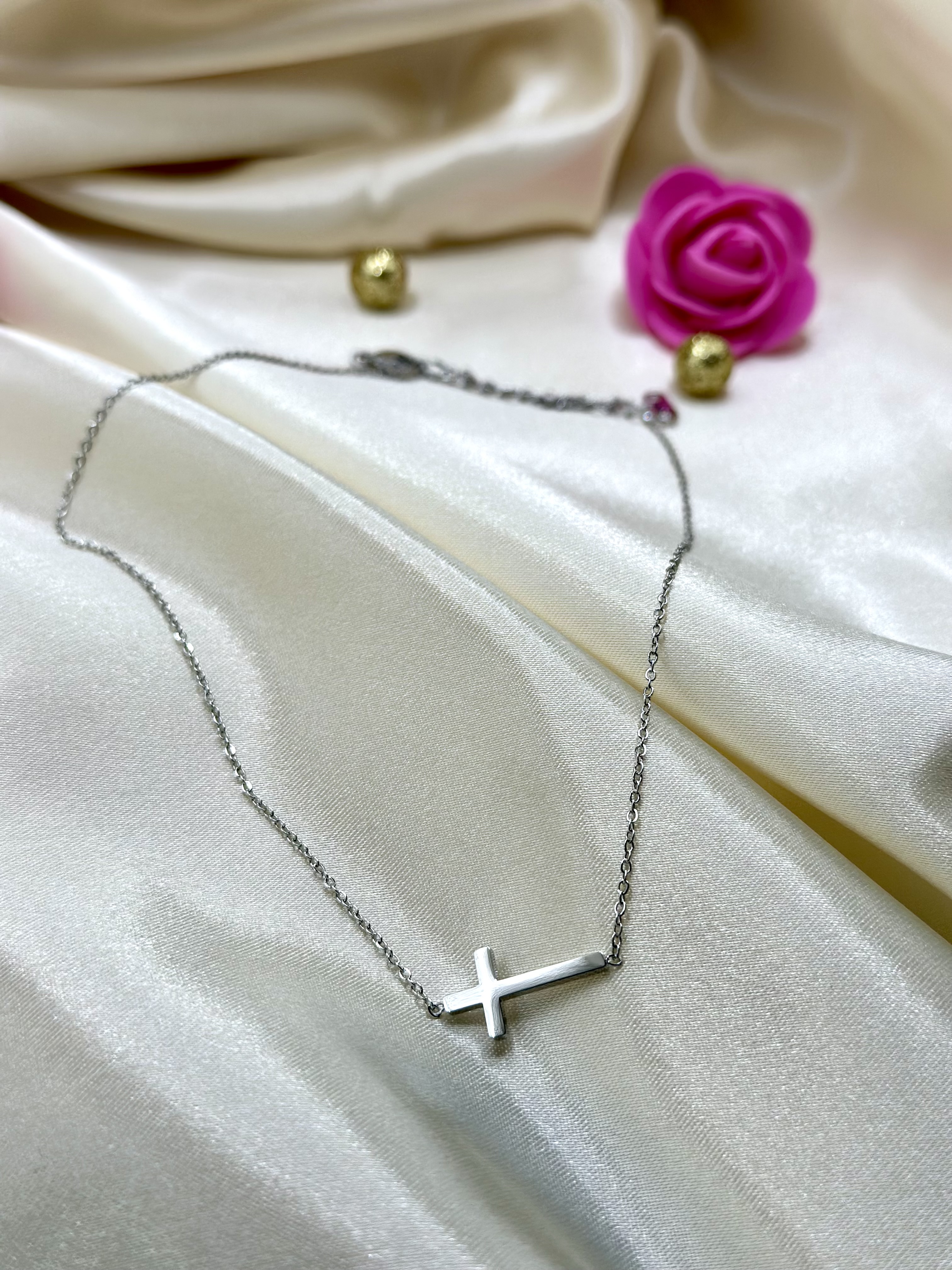 Collier croix Lou