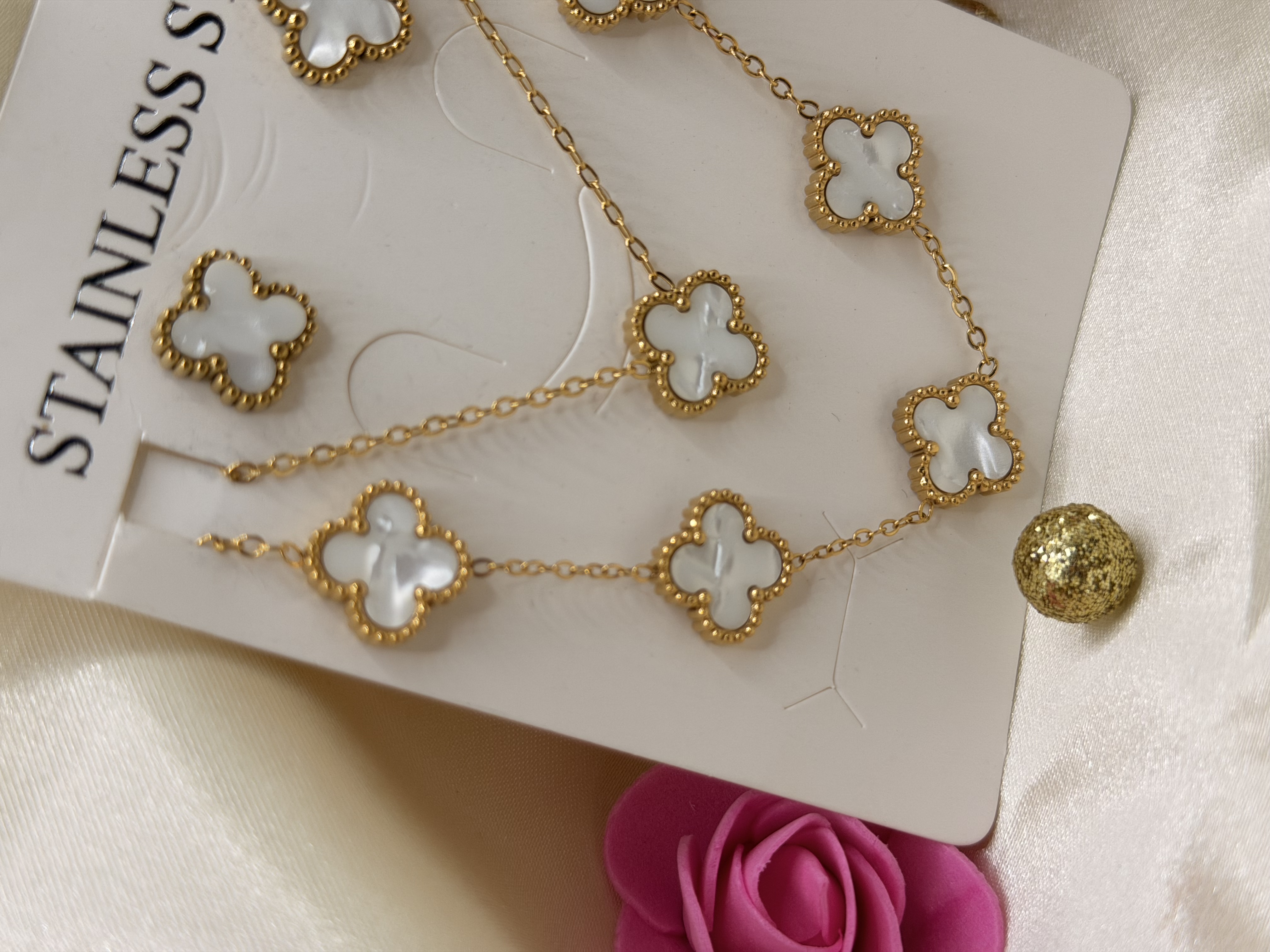 Parure trèfle blanc