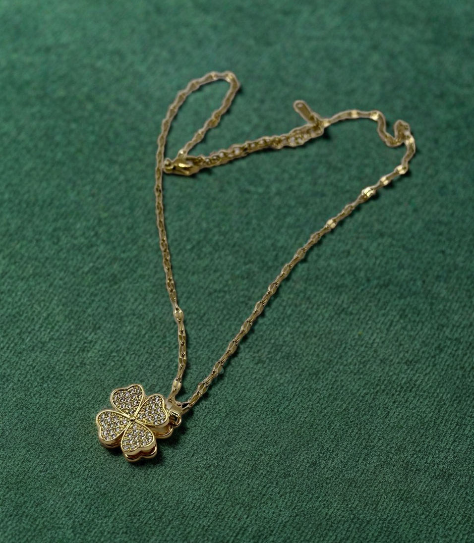 Collier trèfle anti stress