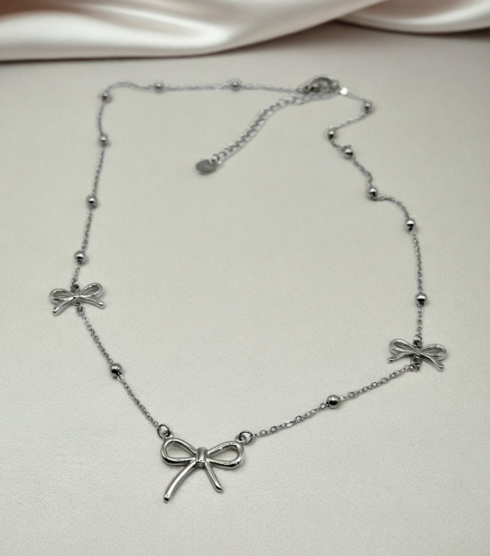Collier ras de cou noeuds