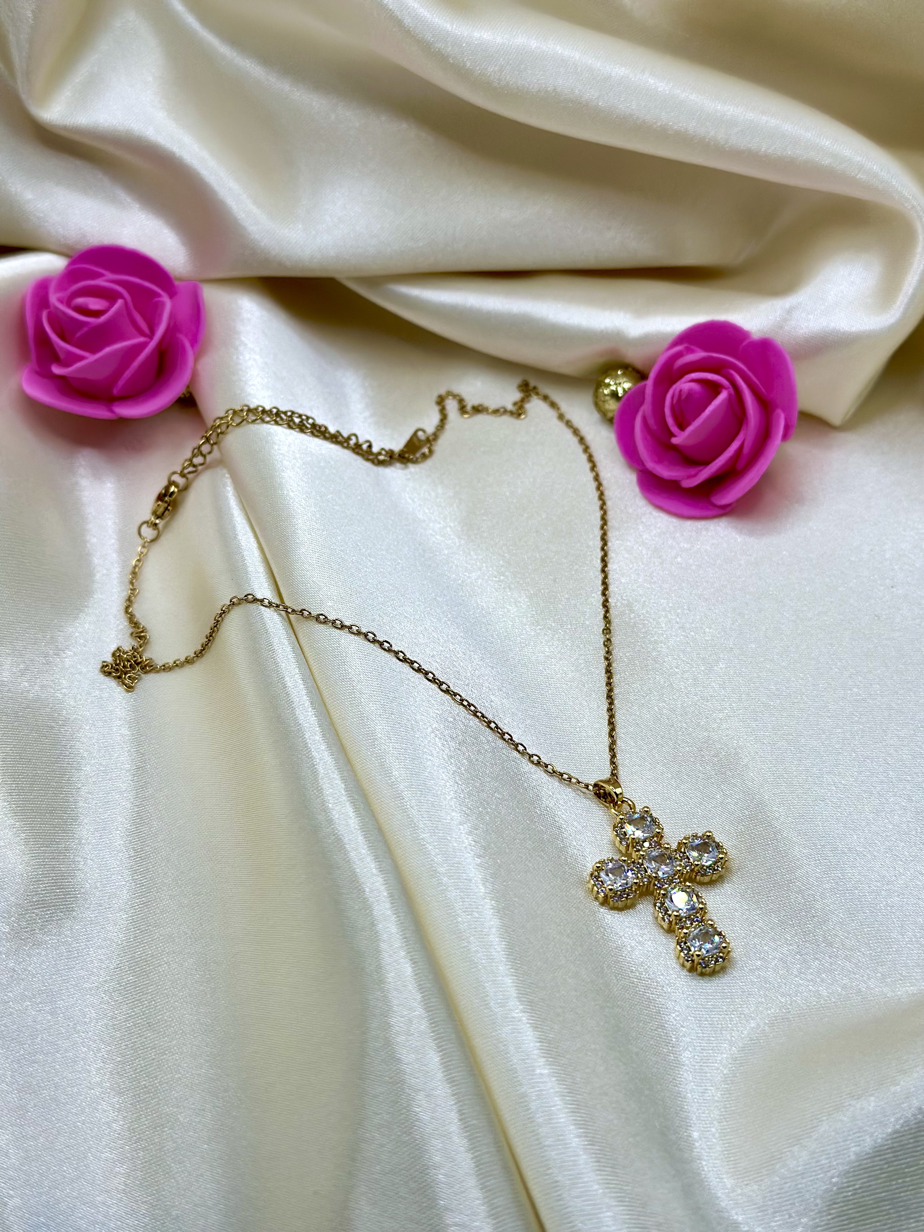 Collier croix Madeleine