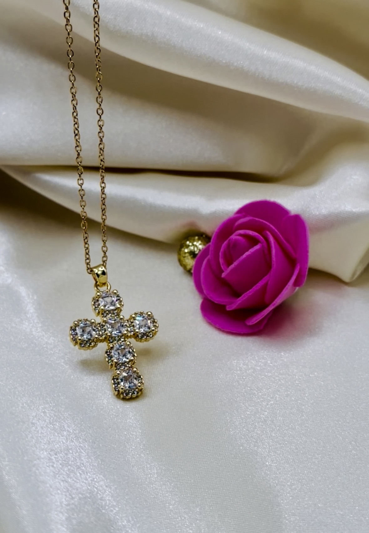 Collier croix Madeleine