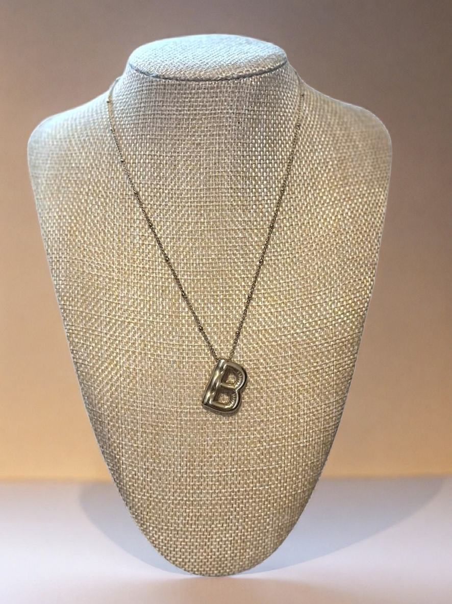 Collier initiale B