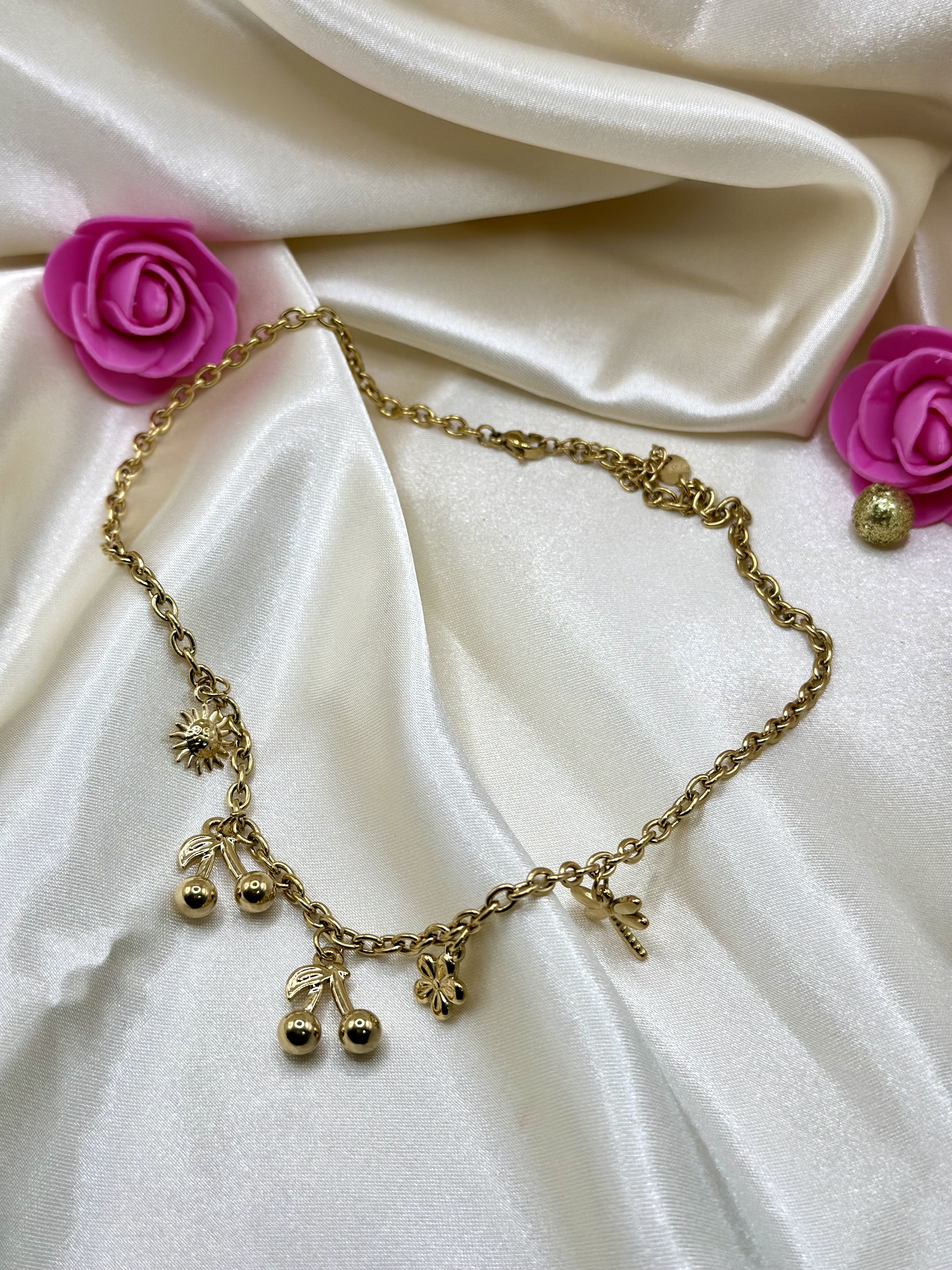 Collier cerise